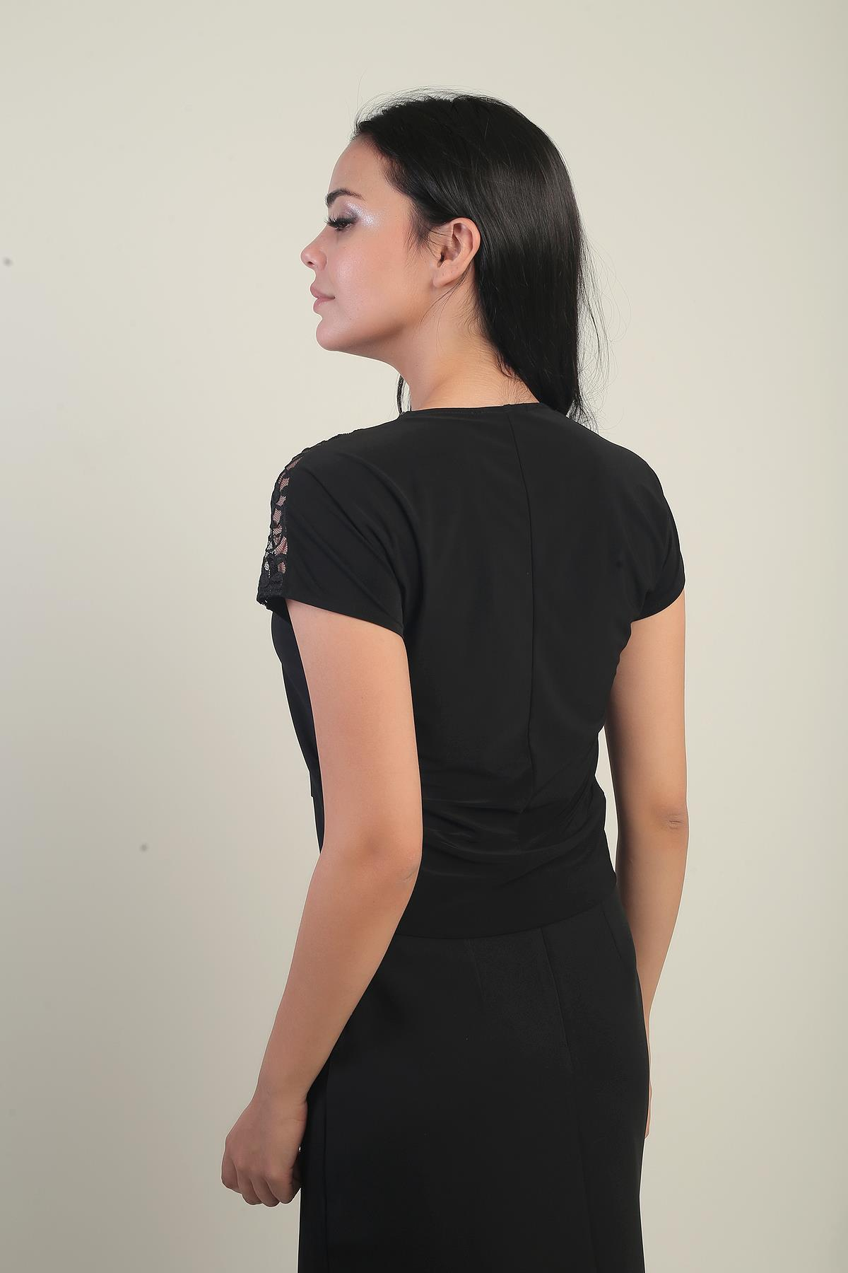 S-25Y1030001Omuzları Dantel Önü Yarım Fermuarlı Likralı Bluz