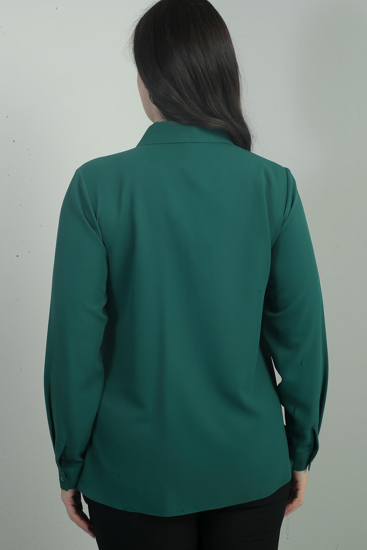 S-25Y1040001Kadın V Yaka Fularlı Krep Saten Büyük Beden Bluz