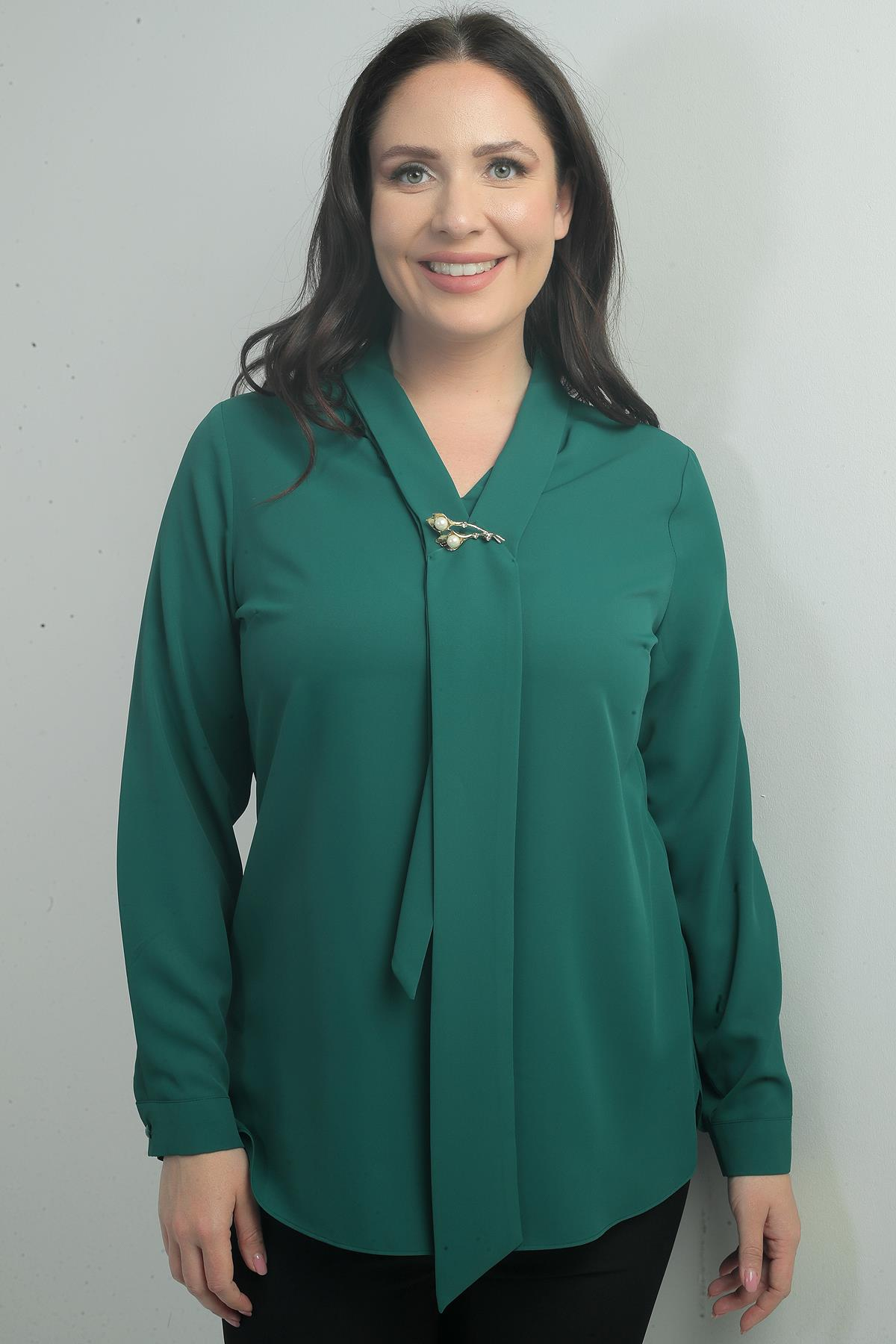 S-25Y1040001Kadın V Yaka Fularlı Krep Saten Büyük Beden Bluz