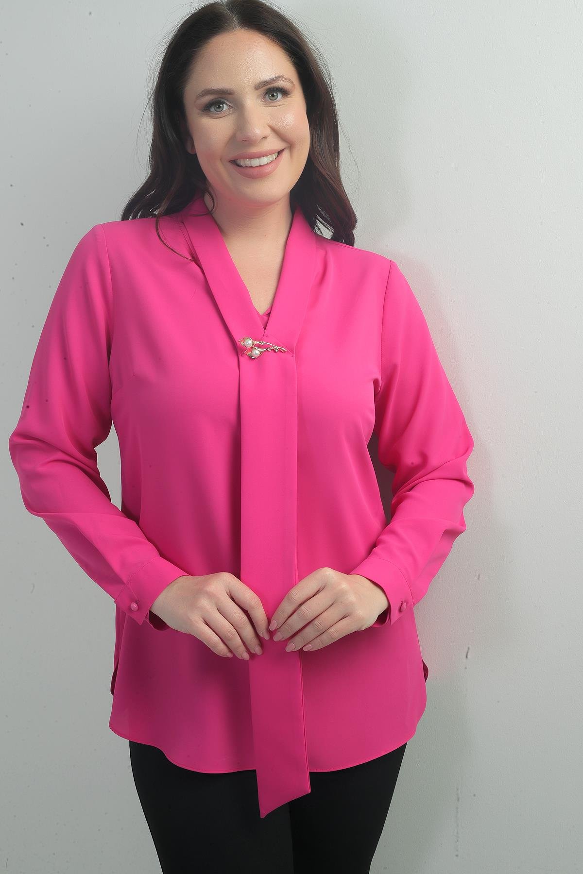 S-25Y1040001Kadın V Yaka Fularlı Krep Saten Büyük Beden Bluz