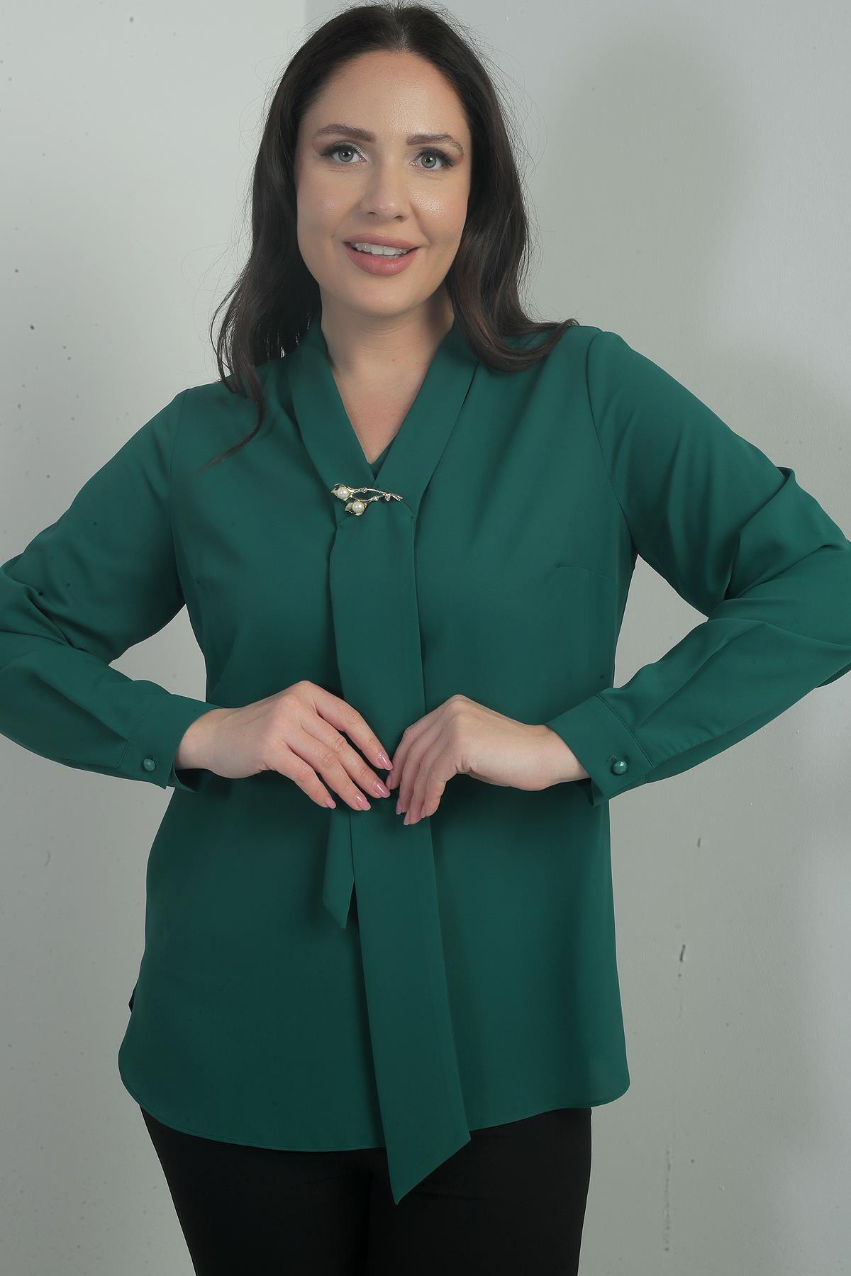 S-25Y1040001Kadın V Yaka Fularlı Krep Saten Büyük Beden Bluz