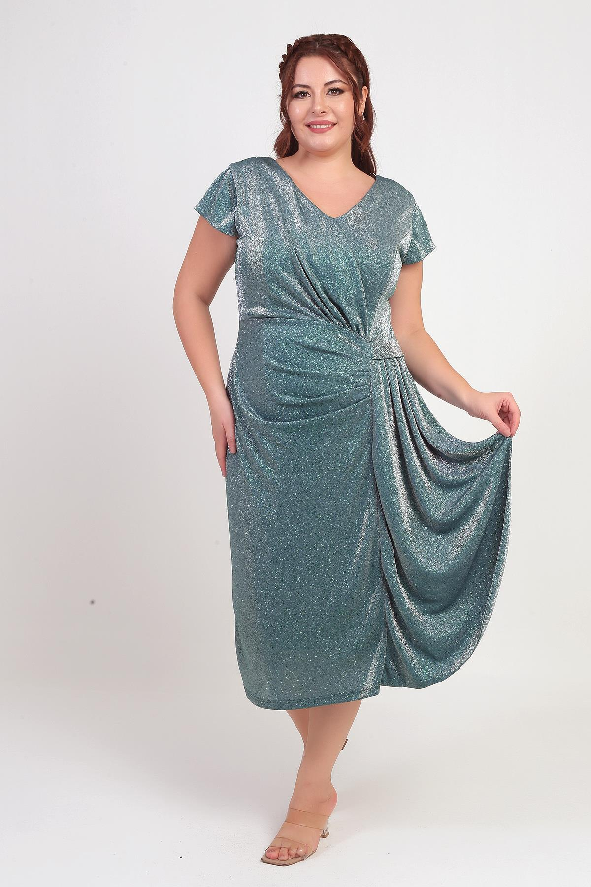 S-25Y1040005Kadın Ön Arka V Yaka Beli Taş Detaylı Astarlı Simli Sandy Kumaş Büyük Beden Midi Elbise