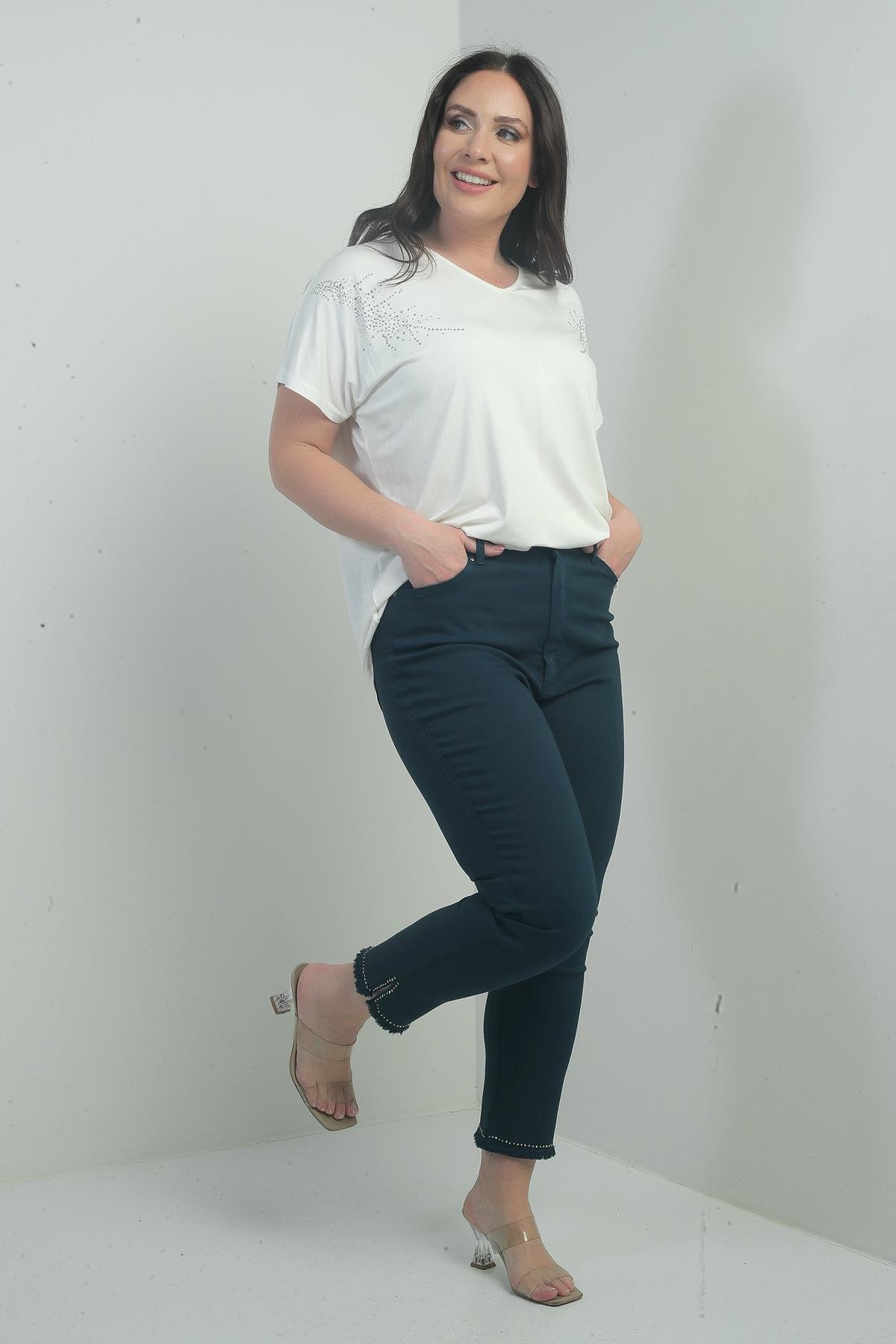 S-25Y1830006Kadın Dar Paça Şerit Taş Detaylı Likralı Büyük Beden Kanvas Pantolon