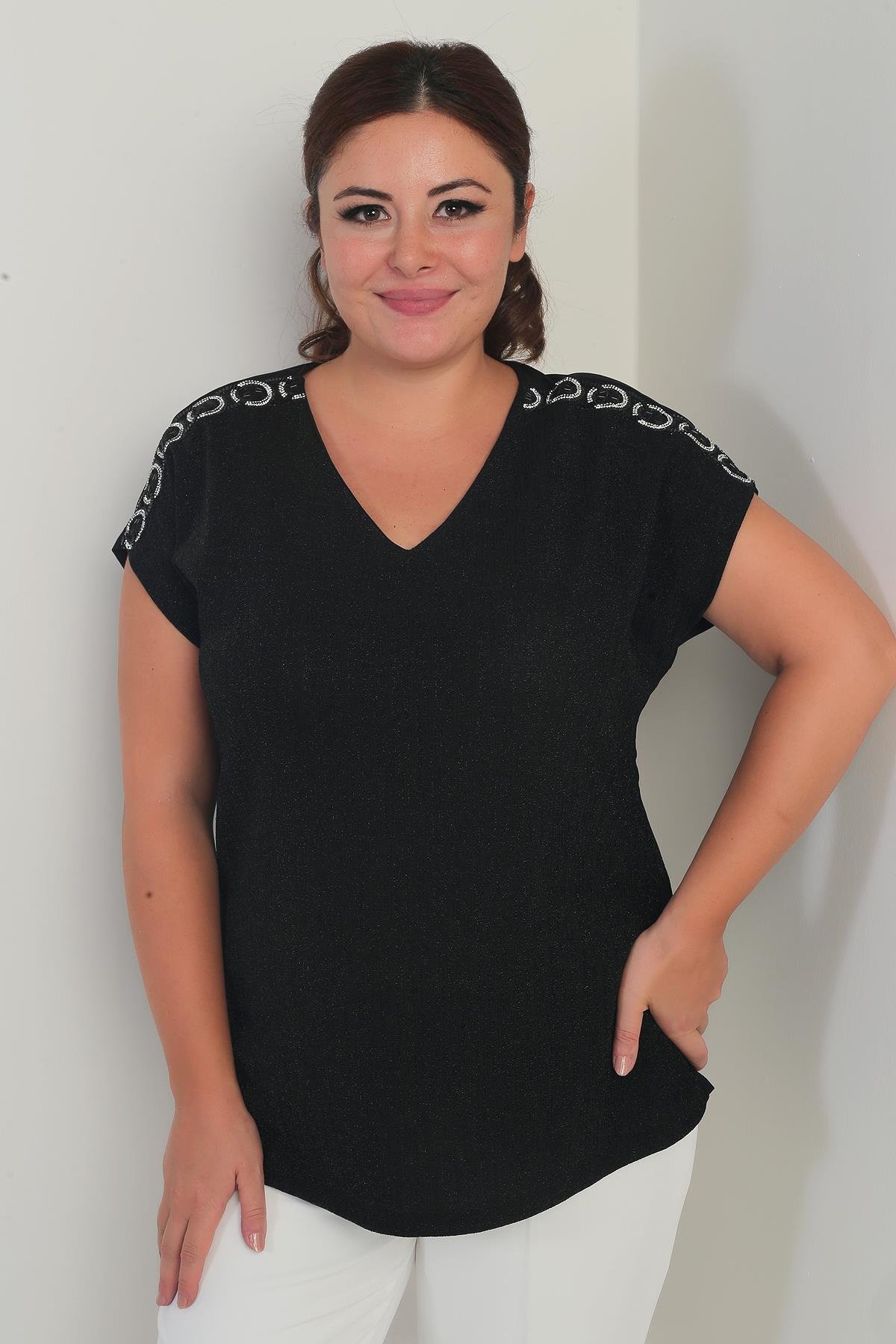 S-25Y1830019Kadın V Yaka Önü Simli Omuzları Taş-Boncuk İşlemeli Büyük Beden Likralı Bluz