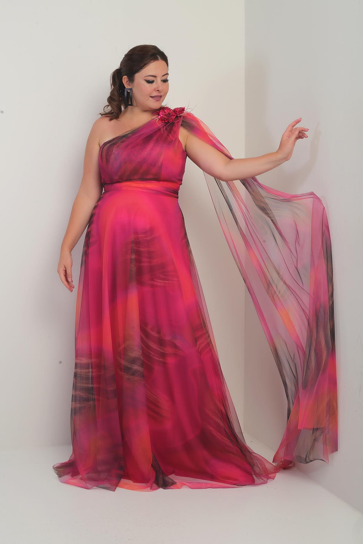 S-25Y2510005Kadın Tek Omuzlu Çiçek Detaylı Tül B.B. Uzun Elbise