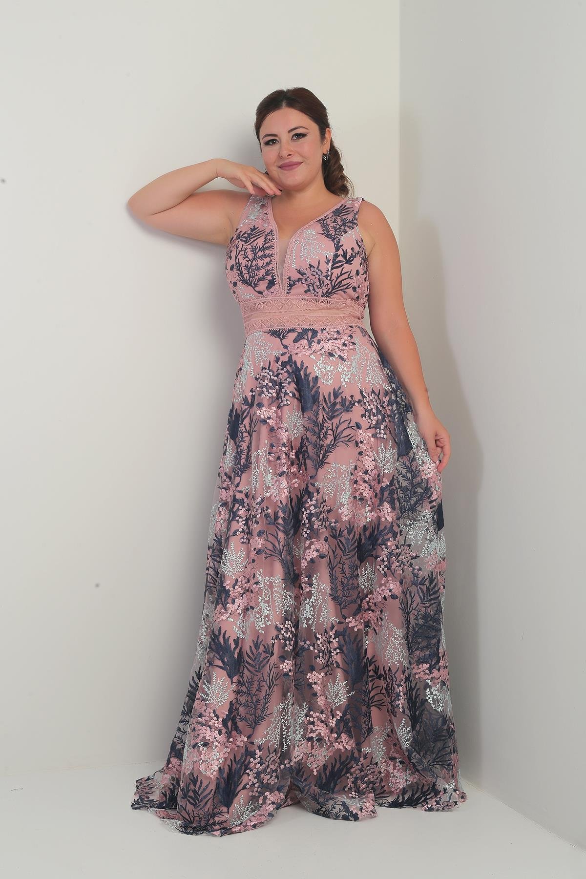 S-25Y2510006Kadın V Yaka Kalın Askılı Beli Dekolteli Nakışlı Uzun Kloş B.B. Elbise