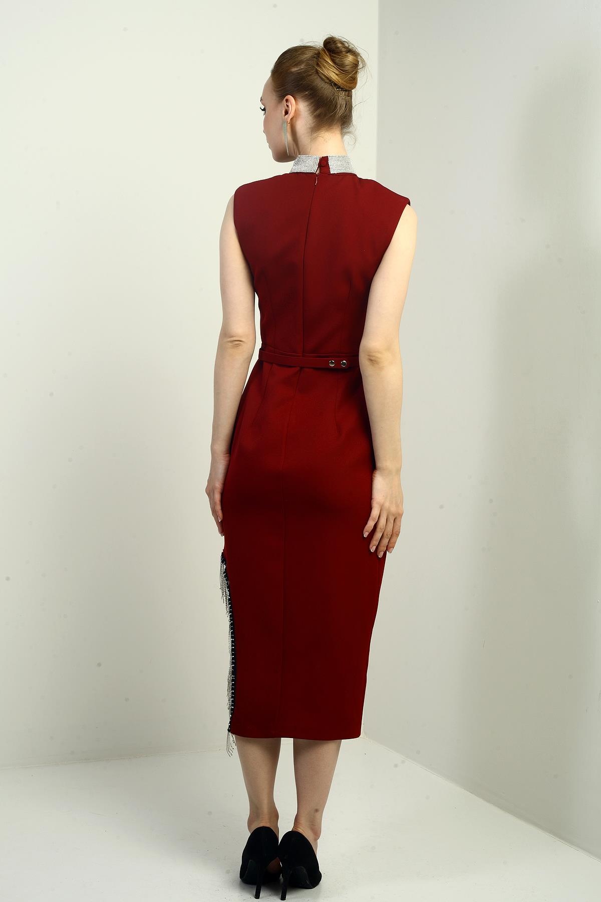 S-25Y2580008Kadın Taşlı Hakim Yaka Beli Kemerli Yanı Zincir Detaylı Yırtmaçlı Kendinden Telalı Midi Elbise