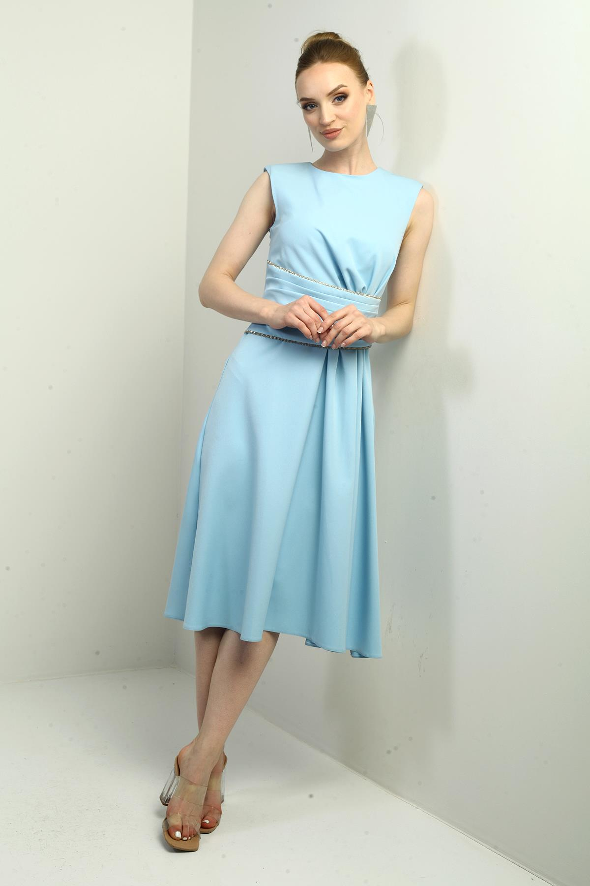 S-25Y2580012Kadın Beli Taş Detaylı Drapeli Kloş Midi Krep Elbise