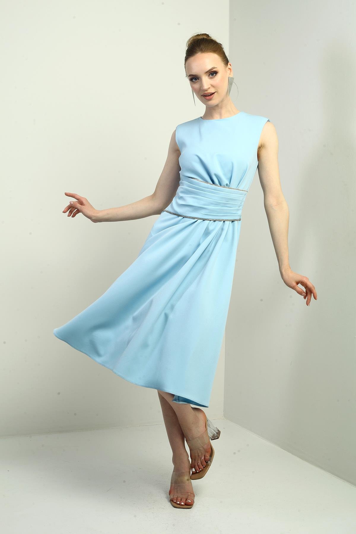 S-25Y2580012Kadın Beli Taş Detaylı Drapeli Kloş Midi Krep Elbise