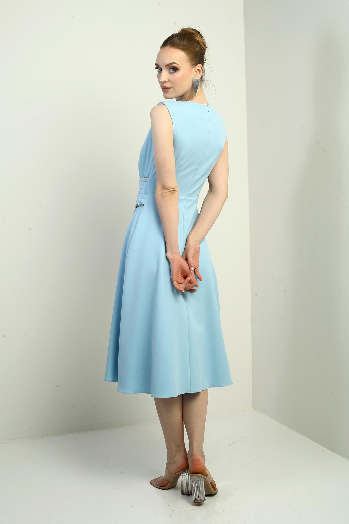 S-25Y2580012Kadın Beli Taş Detaylı Drapeli Kloş Midi Krep Elbise