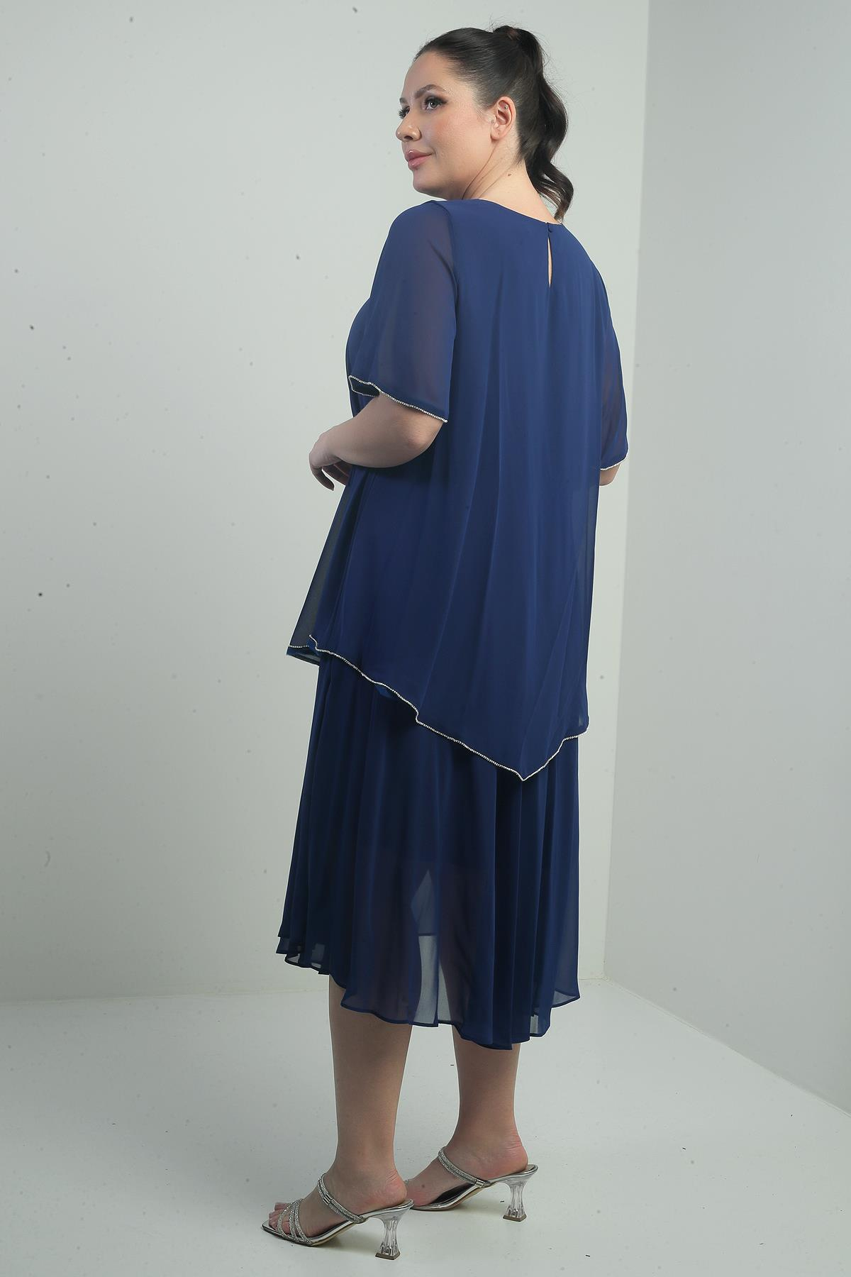 S-25Y2580019Kadın Kısa Volan Kollu Astarlı Taş Detaylı Büyük Beden Şifon Midi Elbise