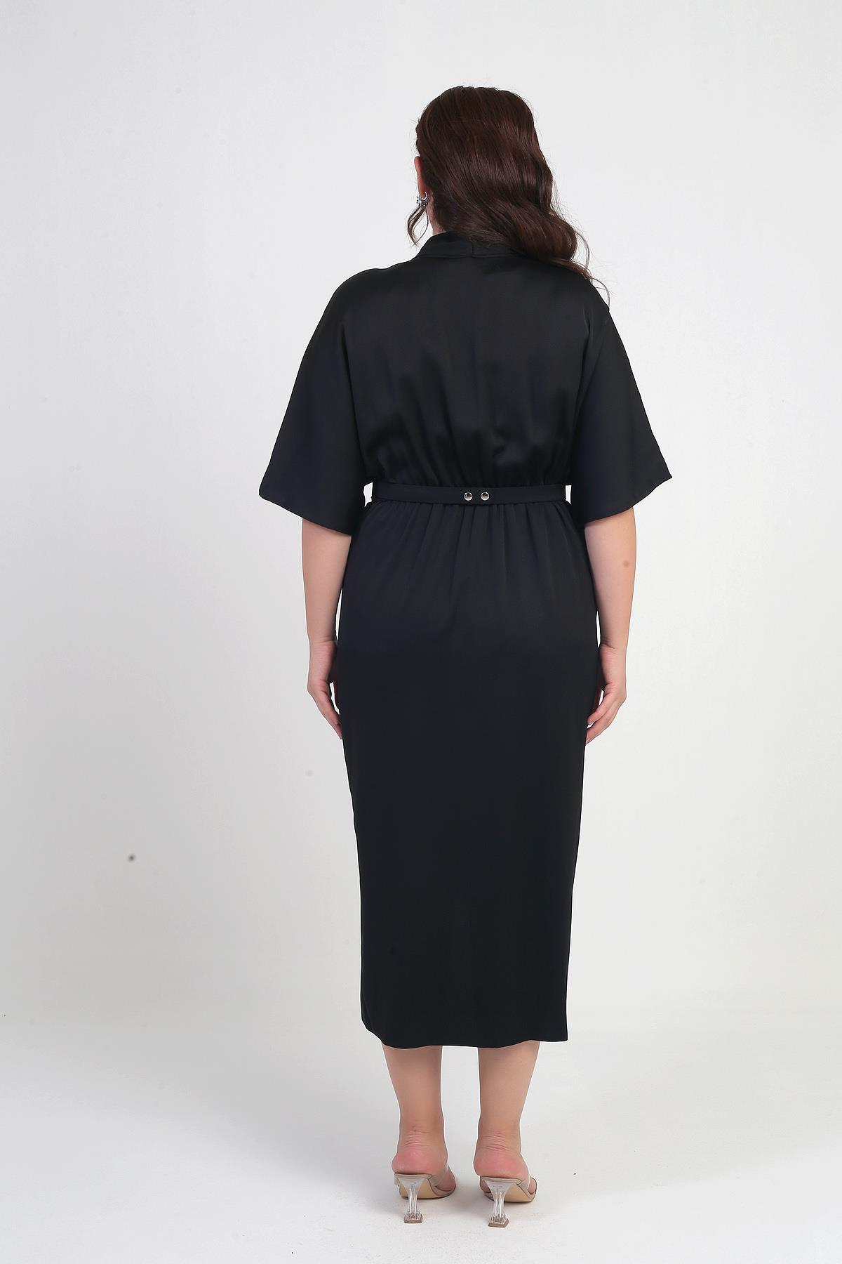 S-25Y2580035Kadın Kruvaze Yaka Kısa Yarasa Kollu Çift Pileli Krep Saten Büyük Beden Midi Tasarım Elbise