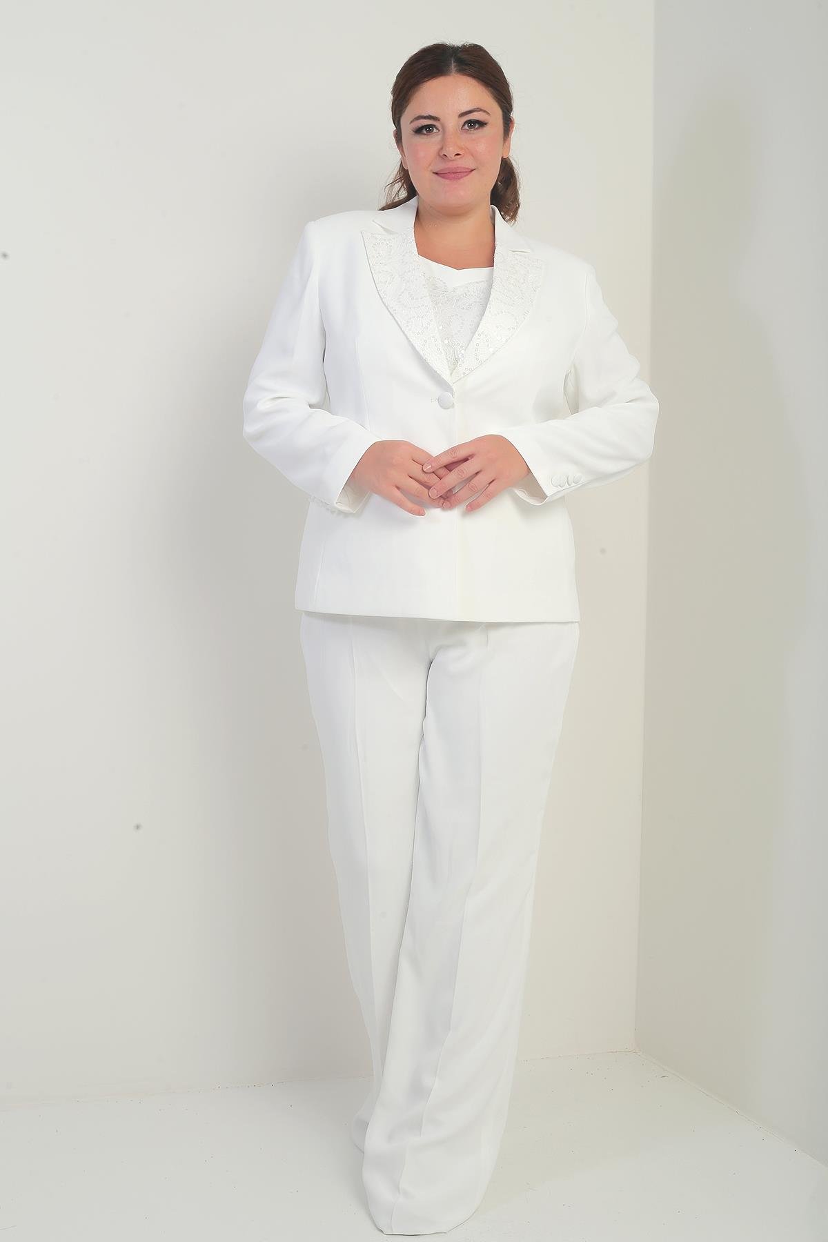 S-25Y3070005Kadın Beşgen Yaka Kolsuz Dantel Bluz Tek Düğmeli Ceket Palazzo Pantolon Astarlı Pul Detaylı Büyük Beden 3'lü Takım