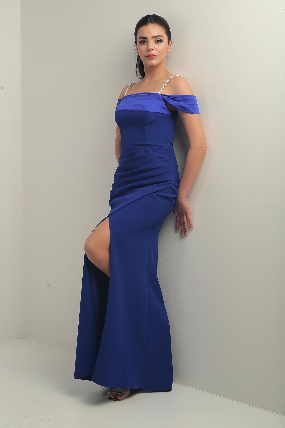 S-25Y3630002Kadın Taşlı İnce Askılı Düşük Kollu  Saten Madonna Yaka Astarlı Drapeli Double Balık Elbise