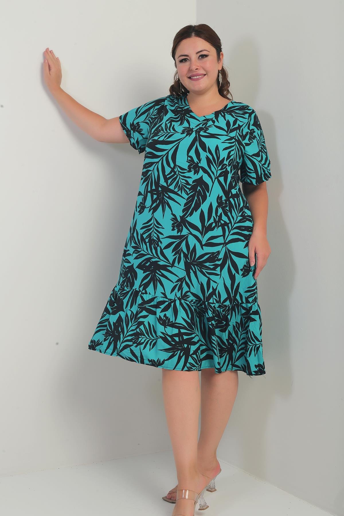 S-25Y3880023Kadın V Yaka Karışık Yaprak Desenli Cepli Eteği Fırfırlı Büyük Beden Elbise