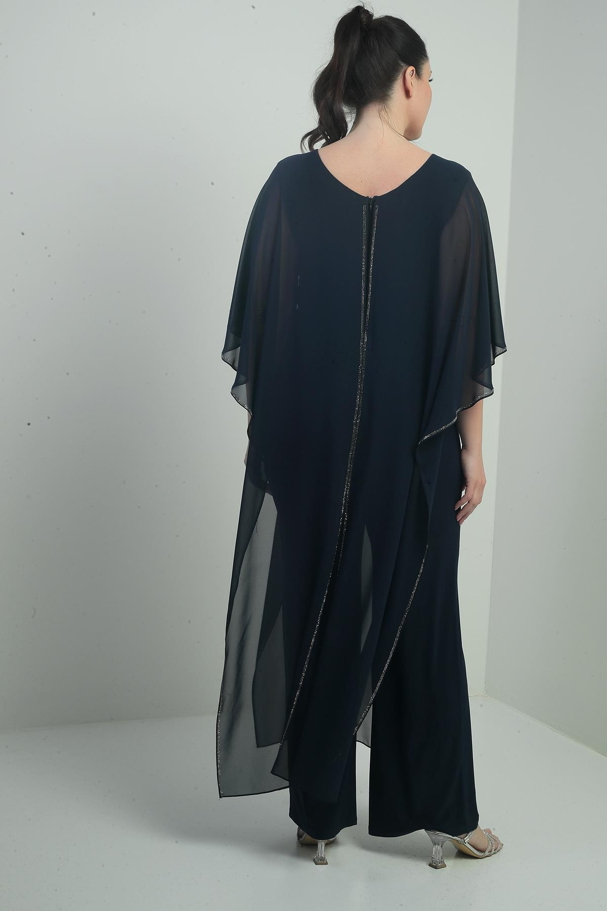 S-25Y4010004Kadın Üstü Şifon Taş Detay Pelerinli Bol Paça Likralı Büyük Beden Tulum