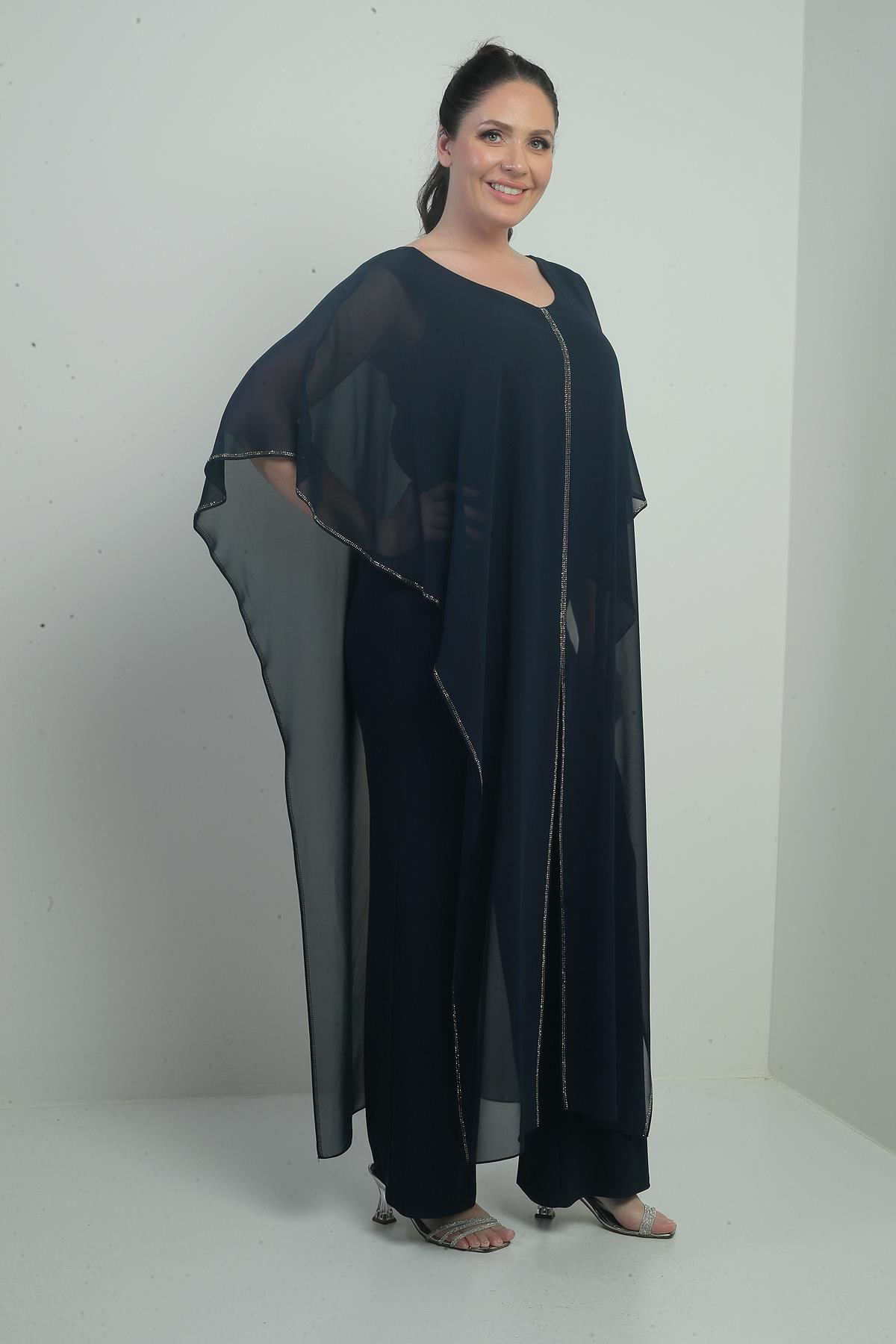 S-25Y4010004Kadın Üstü Şifon Taş Detay Pelerinli Bol Paça Likralı Büyük Beden Tulum