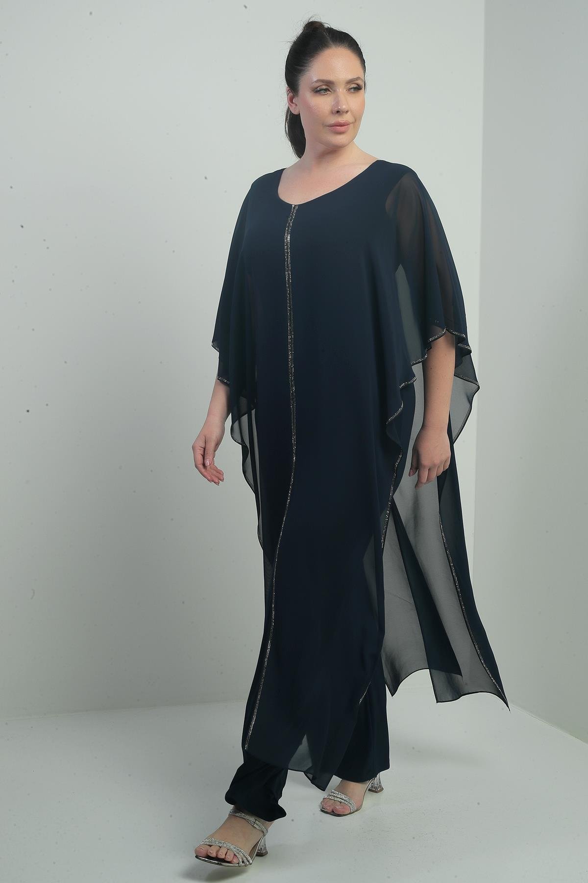 S-25Y4010004Kadın Üstü Şifon Taş Detay Pelerinli Bol Paça Likralı Büyük Beden Tulum