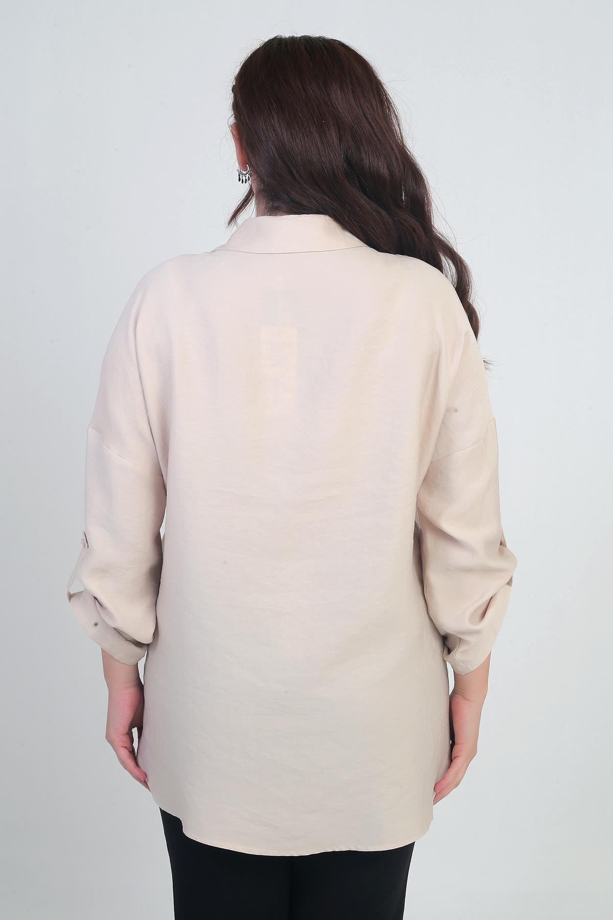 S-25Y4040032Kadın Kol Katlamalı Çiçek Aplikeli Yanları Yırtmaçlı Büyük Beden Gömlek