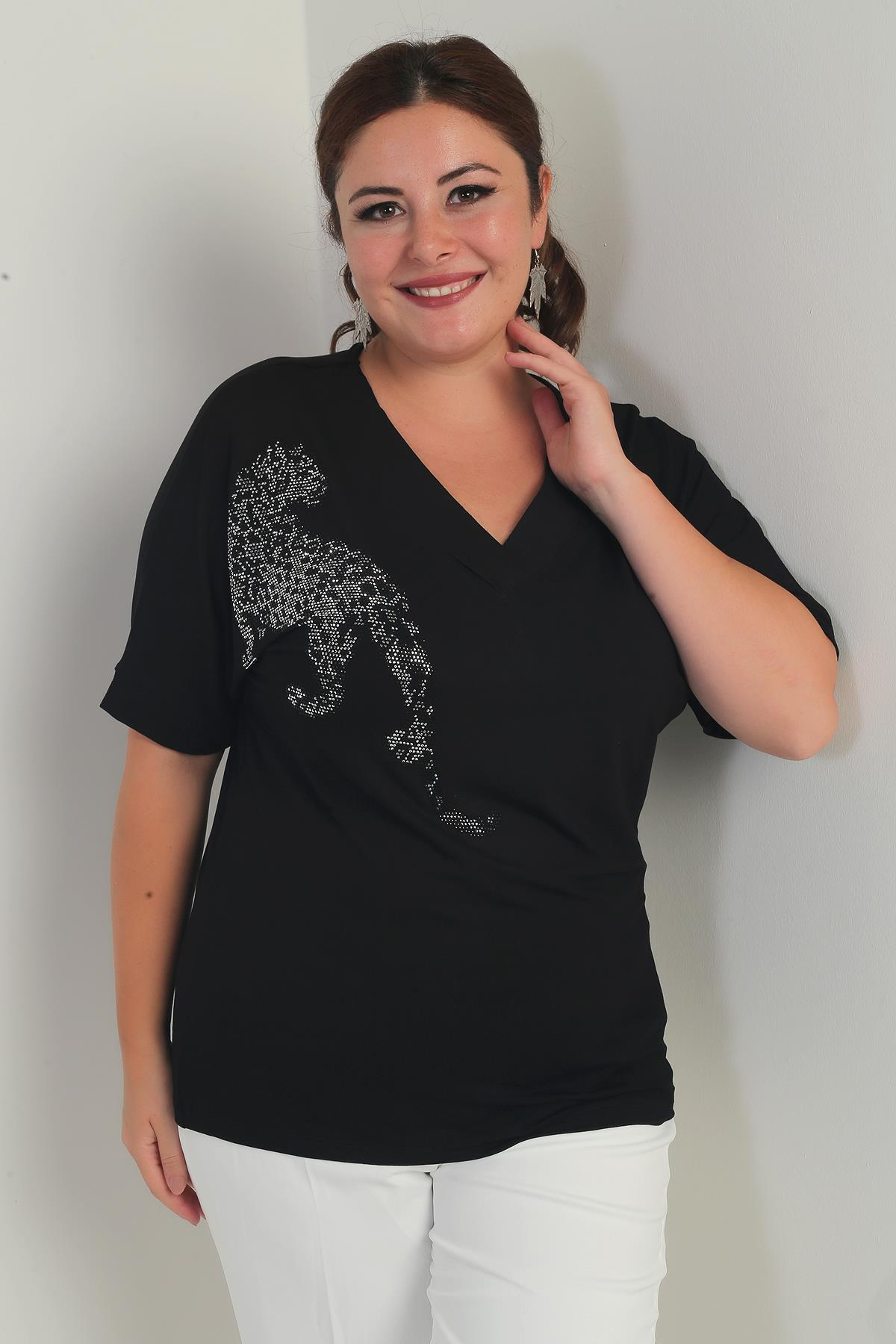 S-25Y4170001Kadın V Yaka Kısa Yarasa kollu Taş Detaylı Aslanlı Likralı Büyük Beden Bluz