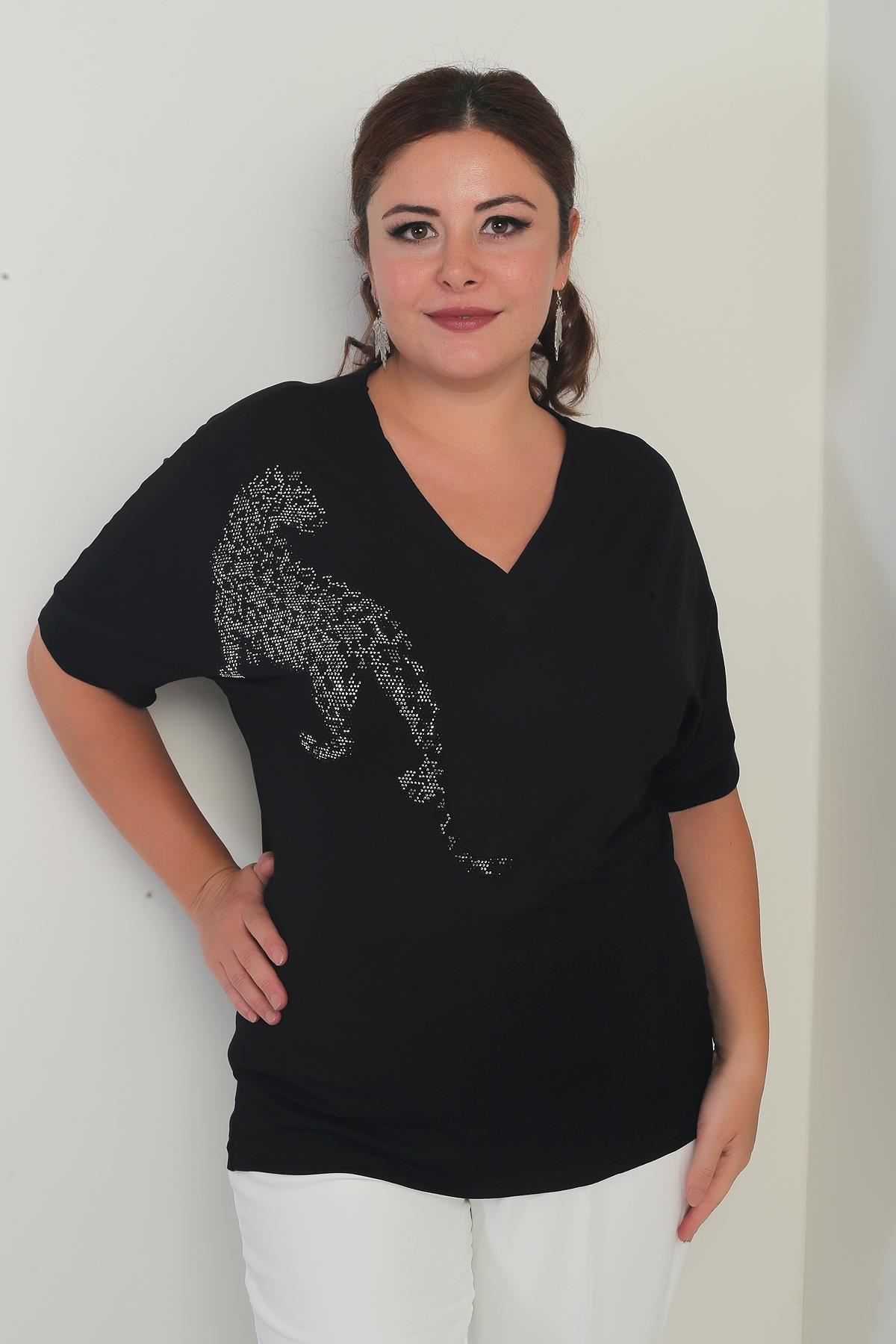 S-25Y4170001Kadın V Yaka Kısa Yarasa kollu Taş Detaylı Aslanlı Likralı Büyük Beden Bluz