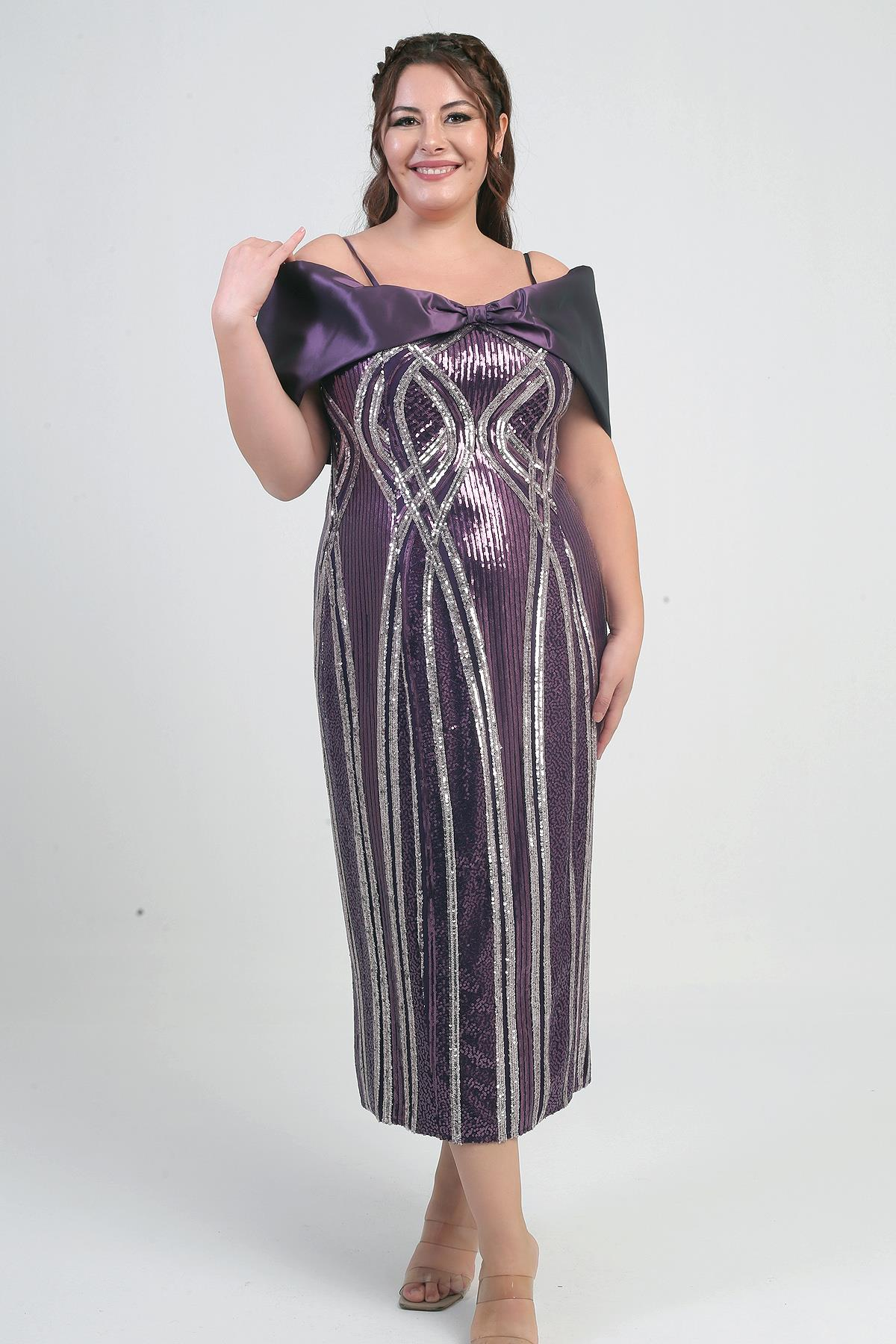 S-25Y4360010Kadın İnce Askılı Saten Fiyonk Kayık Yaka Pul İşlemeli Astarlı Büyük Beden Midi Elbise