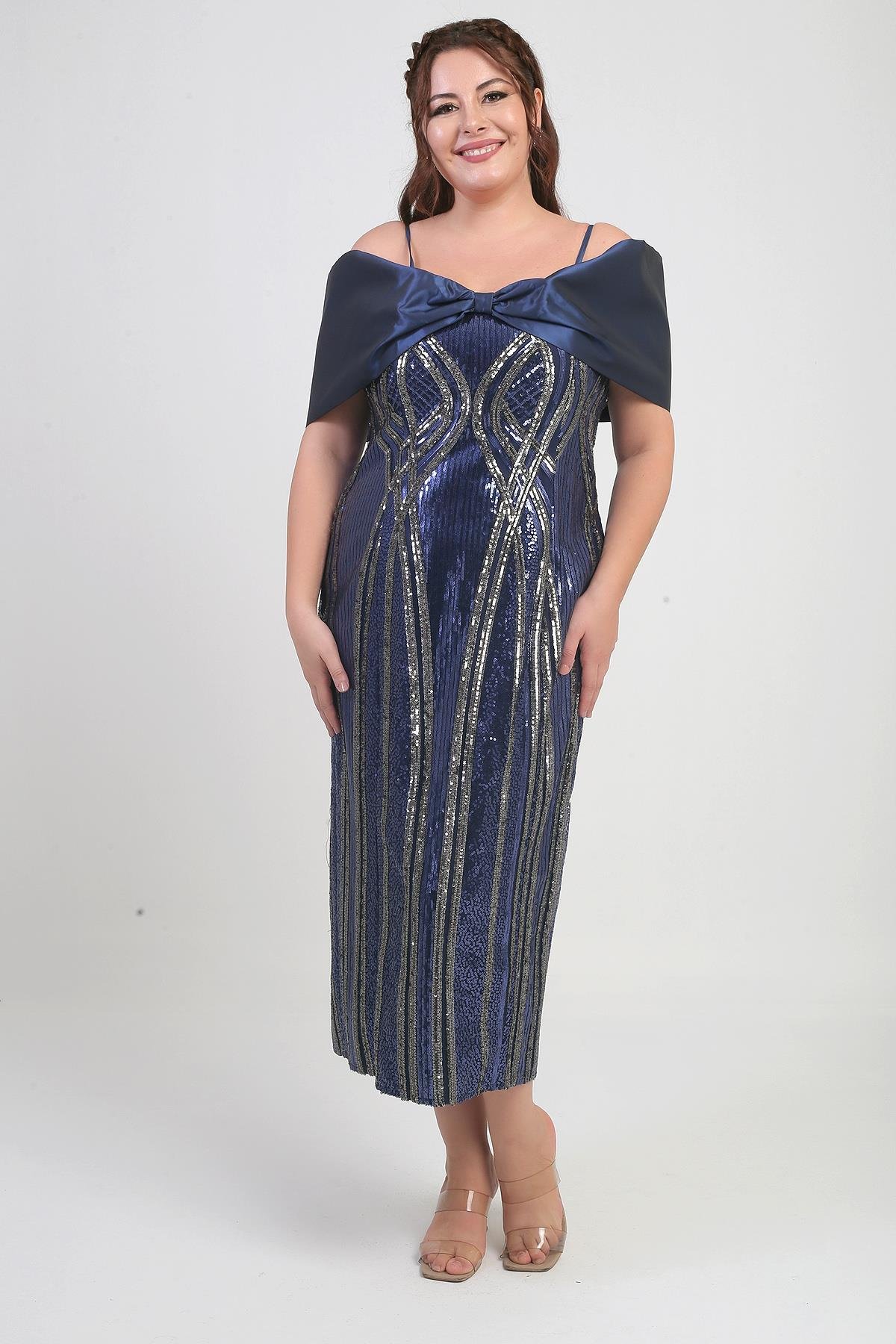 S-25Y4360010Kadın İnce Askılı Saten Fiyonk Kayık Yaka Pul İşlemeli Astarlı Büyük Beden Midi Elbise