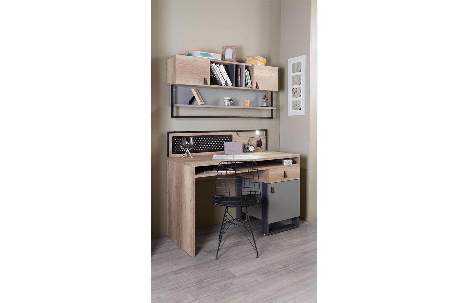 Berdine Çalışma Masası