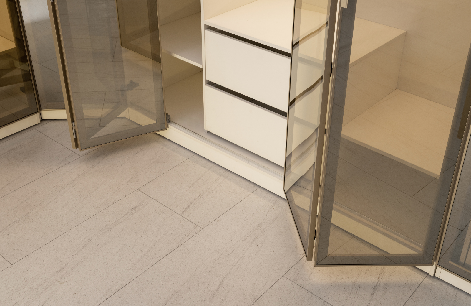 Delfia Akordeon Kapak Dolap 174 cm