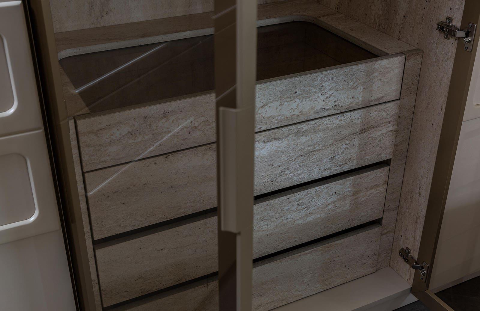 Josef Kapaklı Dolap