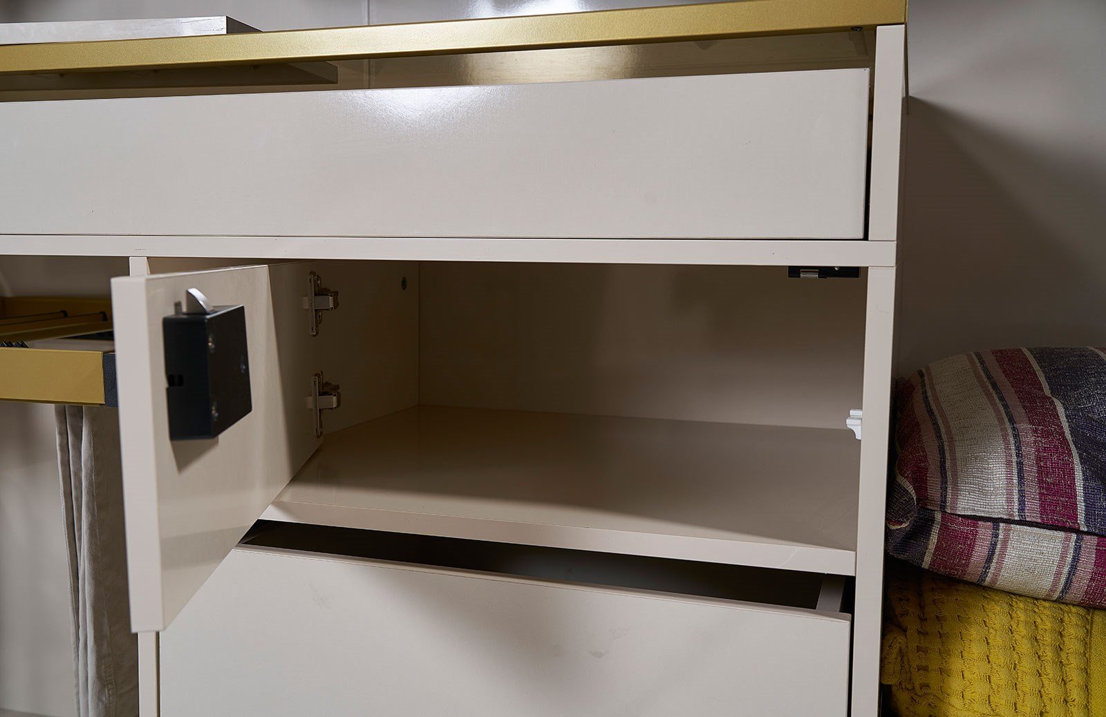 Lemis Yatak Odası Takımı Köşe Dolaplı