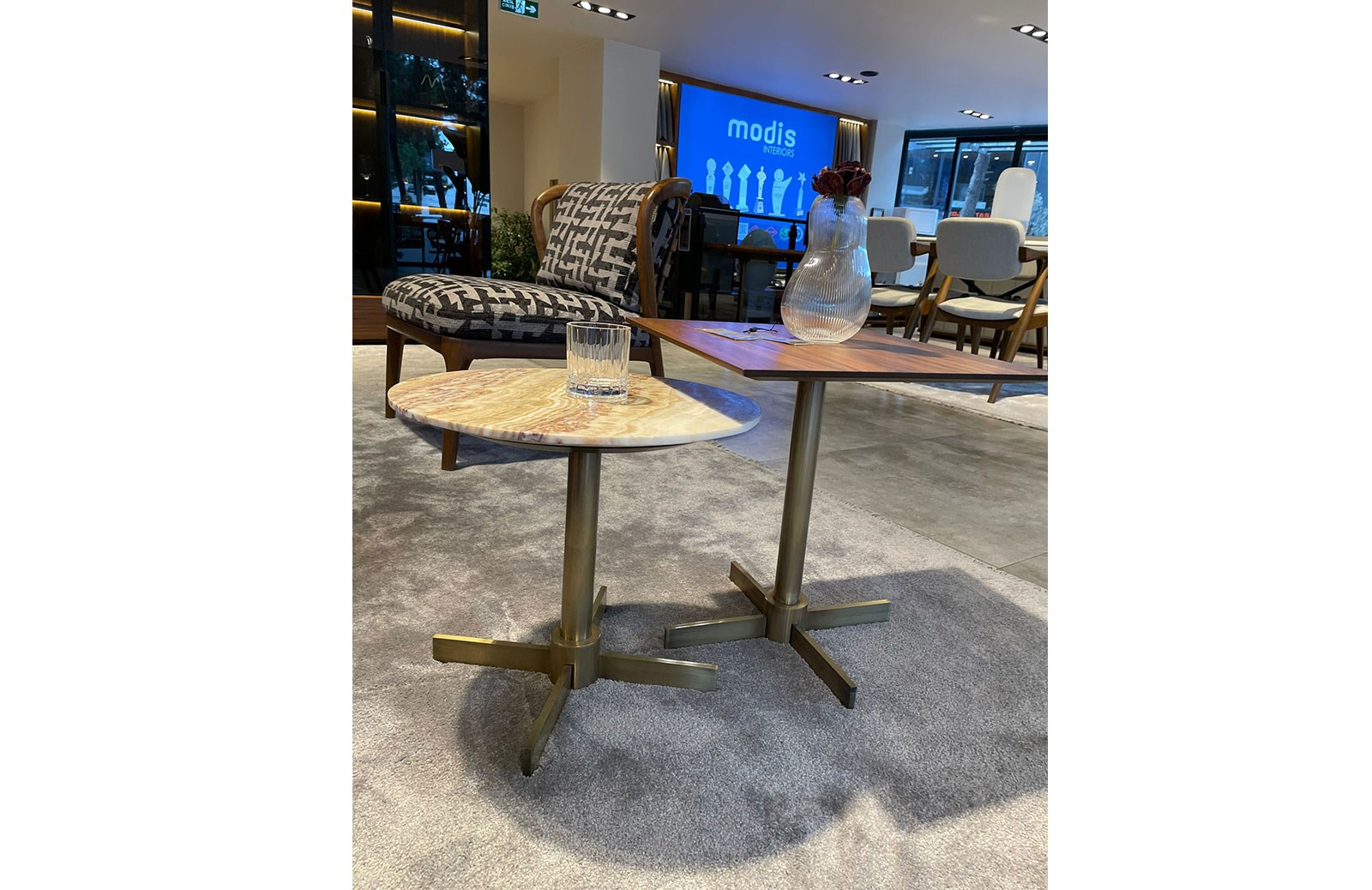 Lisaa Yan Sehpa Mermerli