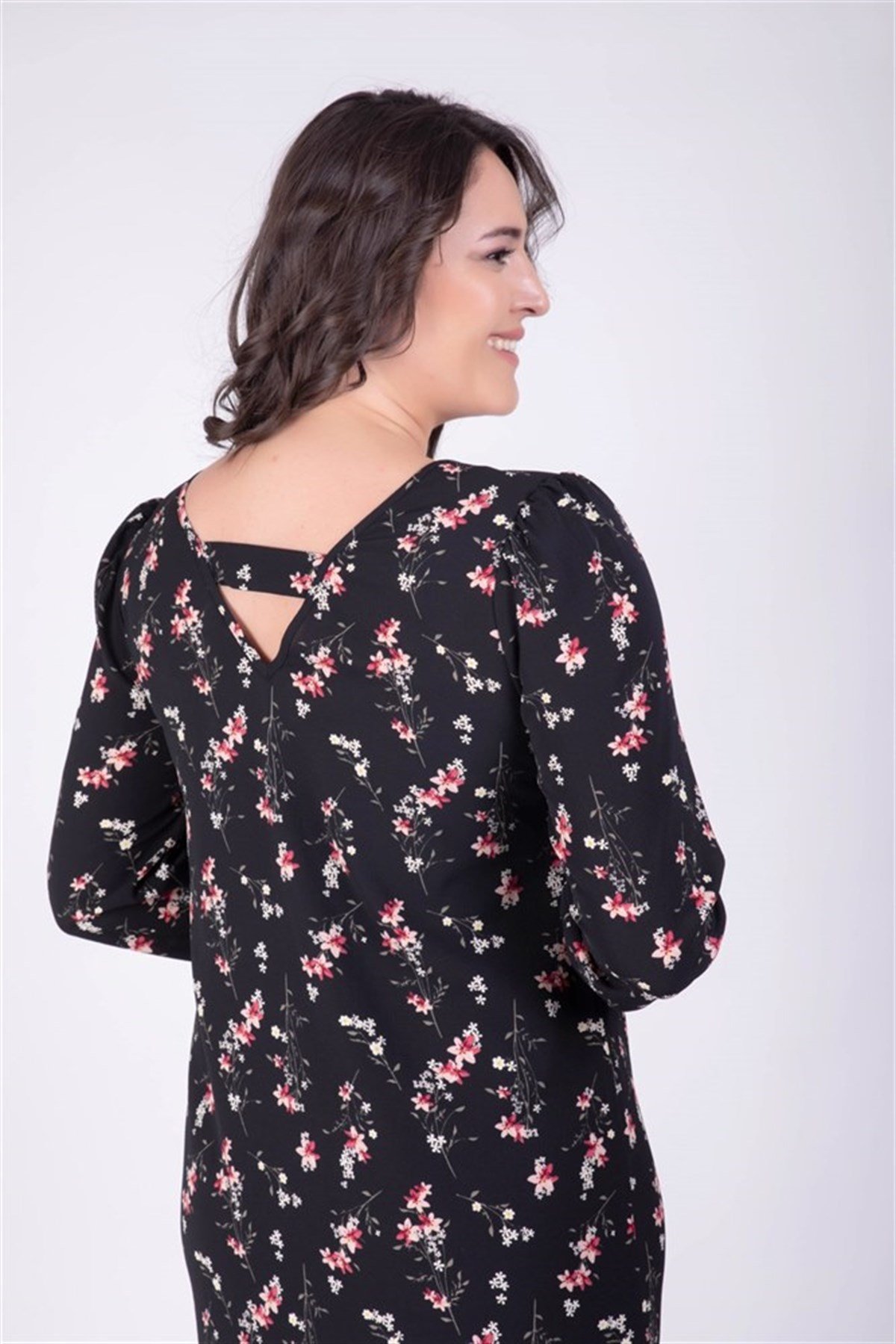 Arka Yaka Detaylı Kol Ribanalı Çiçekli ElbiseMYLINE34249