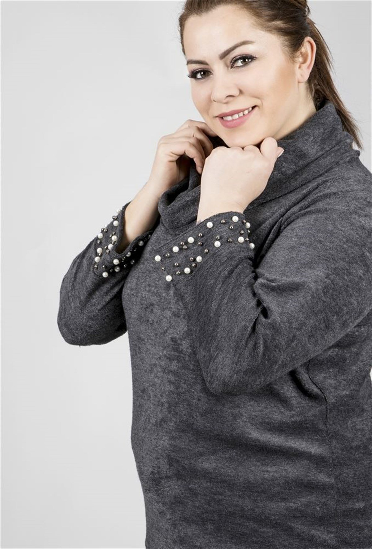 Degaje Yakalı Kolları İnci Detaylu Uzun Kollu BluzMYLINE23490-m