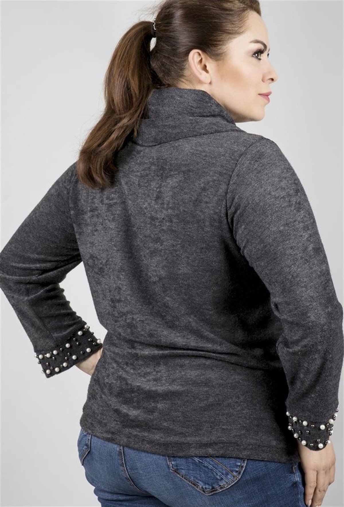 Degaje Yakalı Kolları İnci Detaylu Uzun Kollu BluzMYLINE23490-m