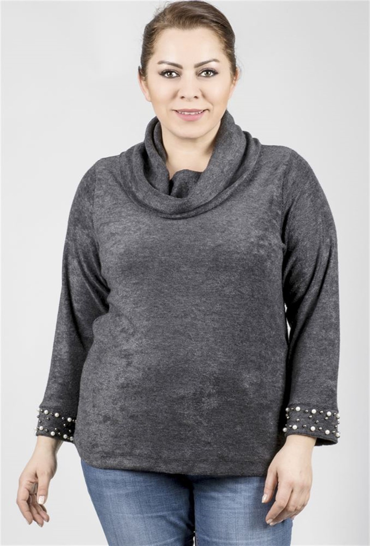 Degaje Yakalı Kolları İnci Detaylı Uzun Kollu Bluz