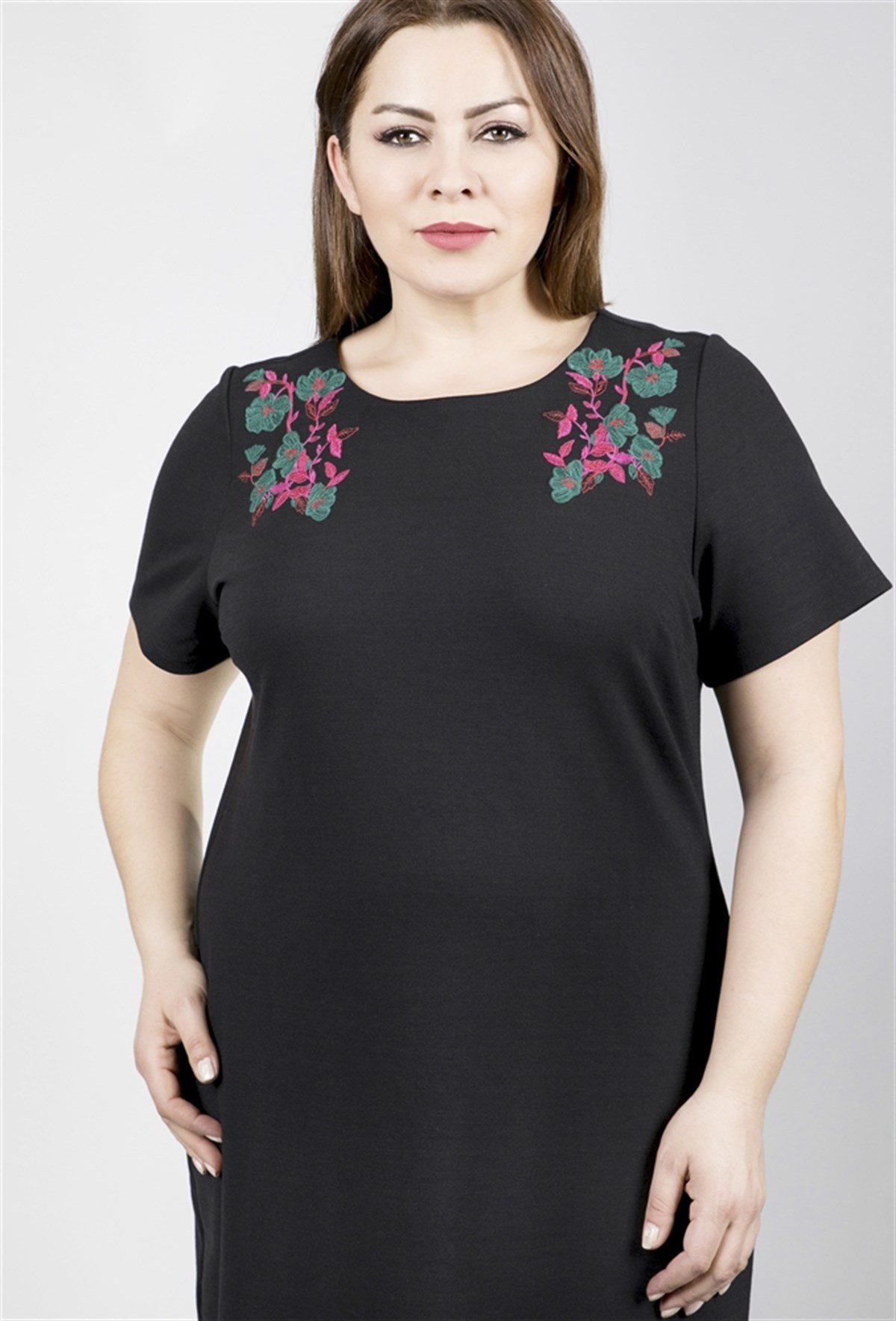 Kısa Kollu Nakışlı Punto ElbiseMYLINE23655