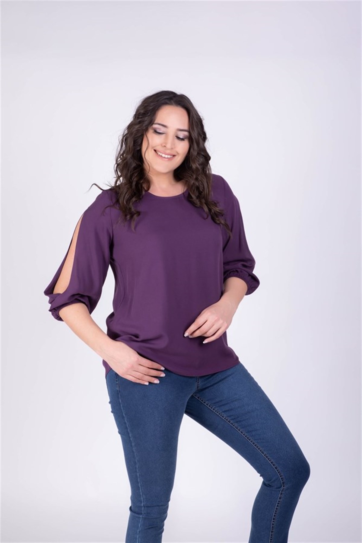 Kolu Yırtmaçlı Bluz