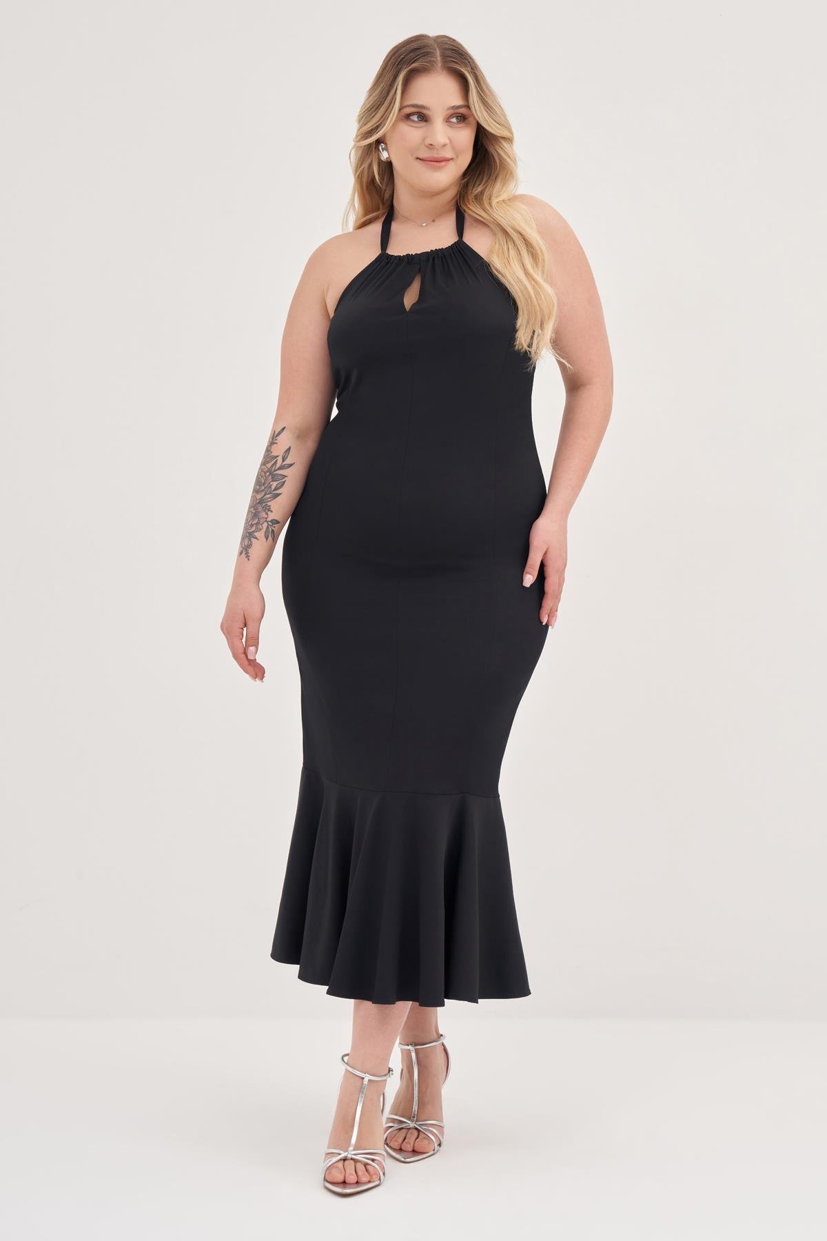 Boyundan Bağlamalı Vücuda Oturan Elbise