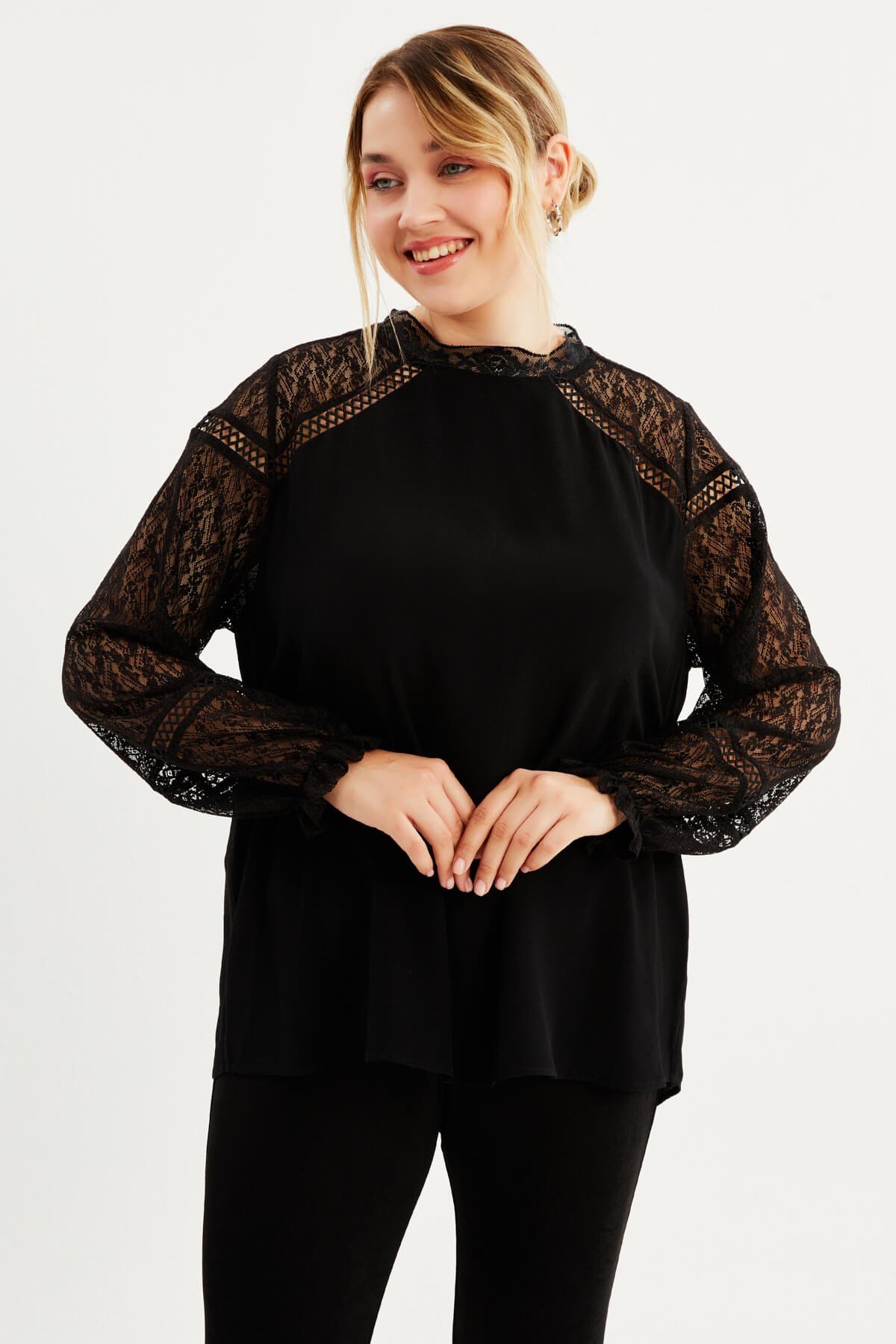 Dantelli Şerit Detay Bluz