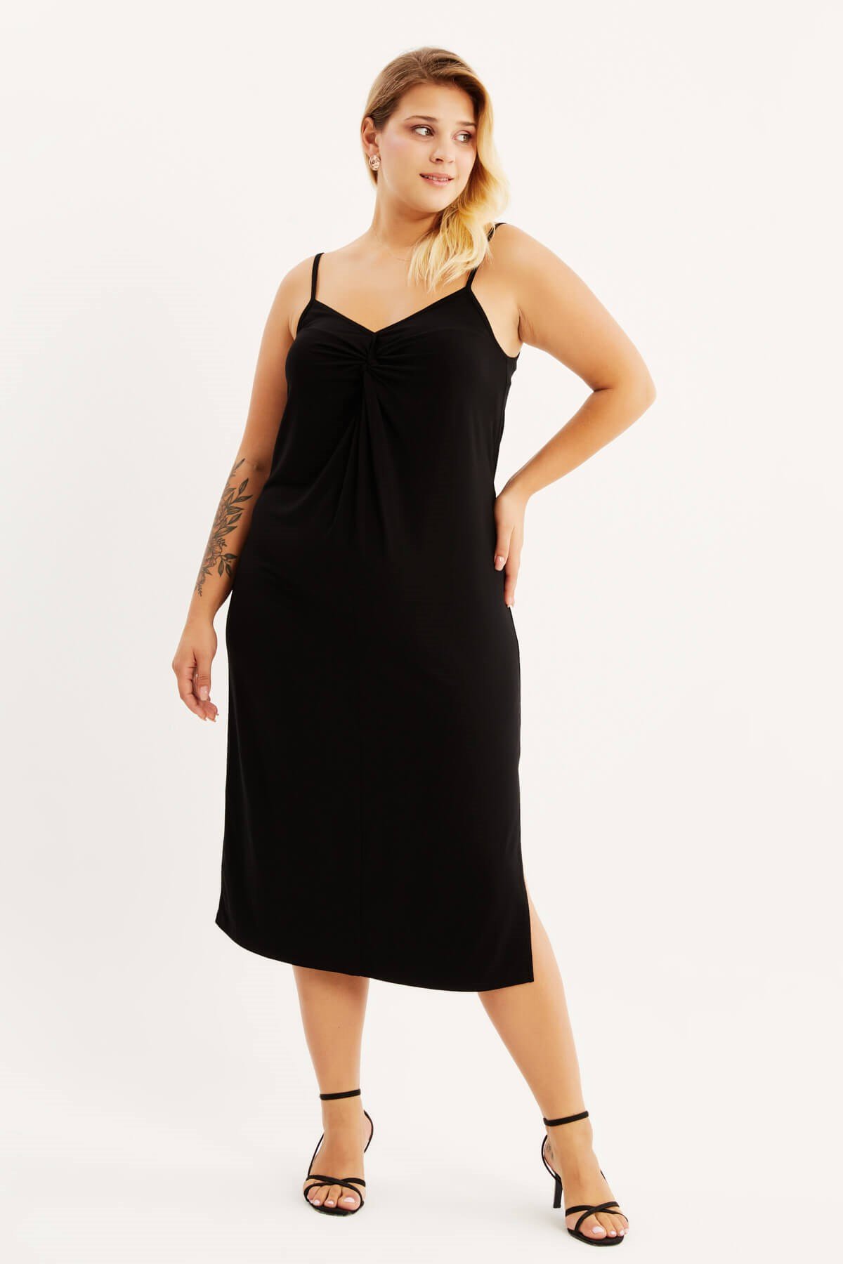 İp Askılı Düğümlü Elbise