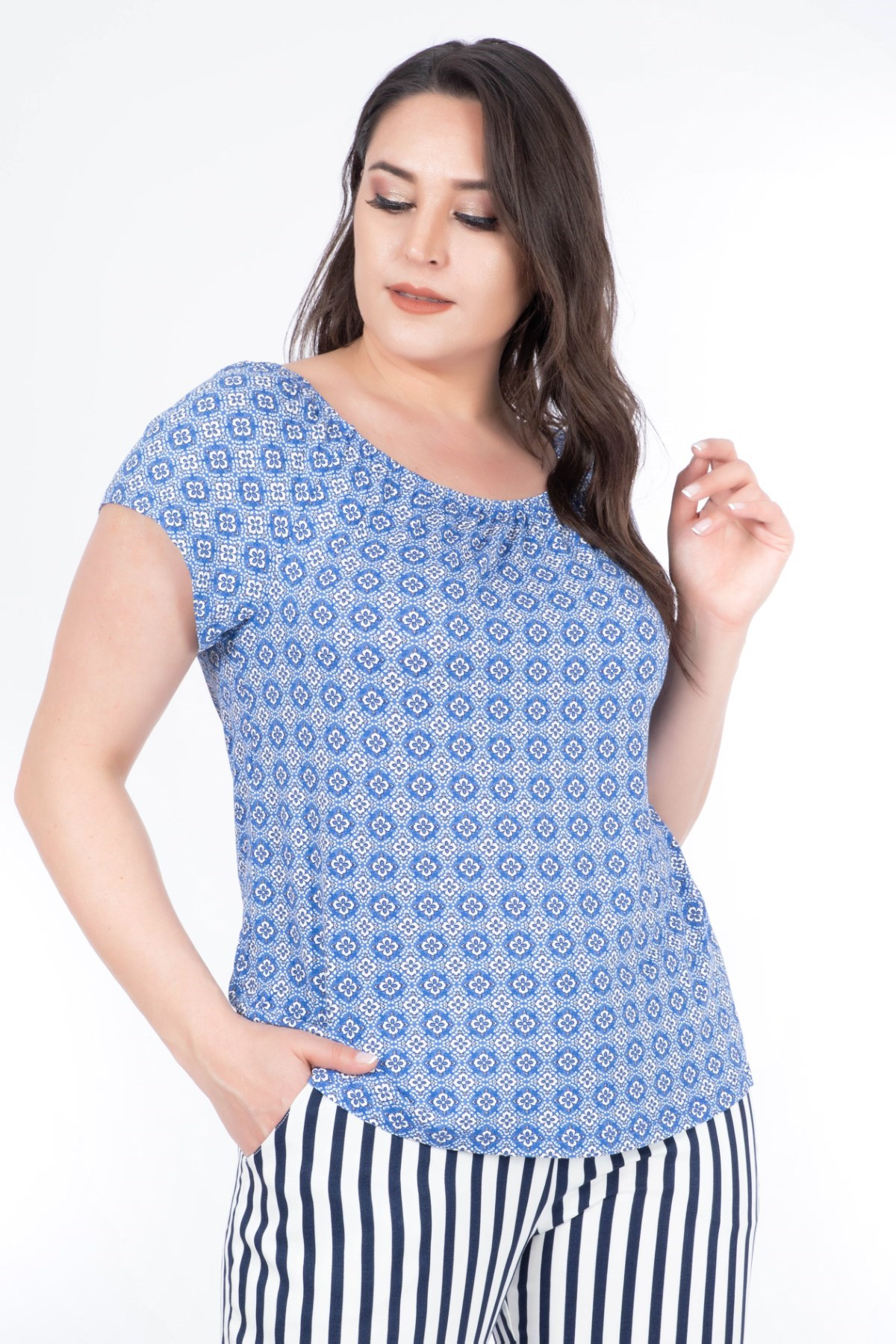 Myline-Omzu Açık Desenli T-Shirt-Büyük Beden Tişört-23857