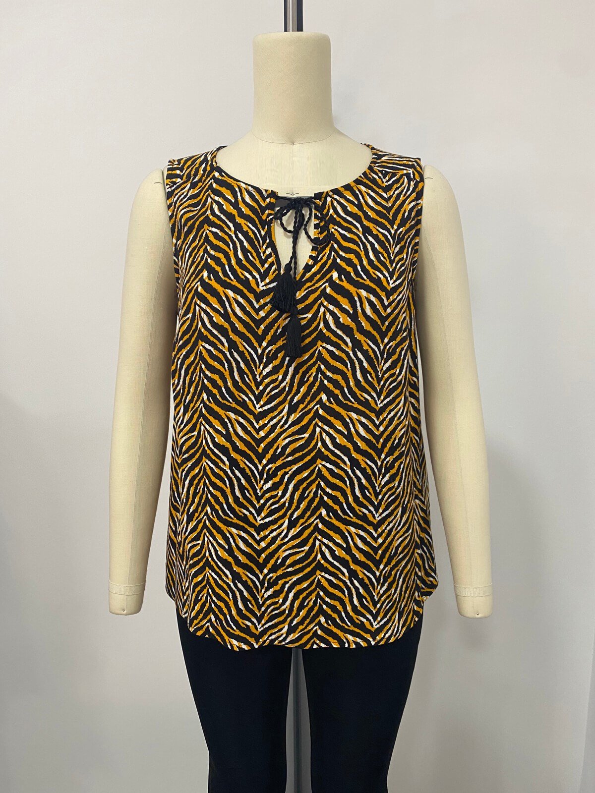 Myline-Önü Bağcıklı Kolsuz Bluz-Büyük Beden Outlet-66531