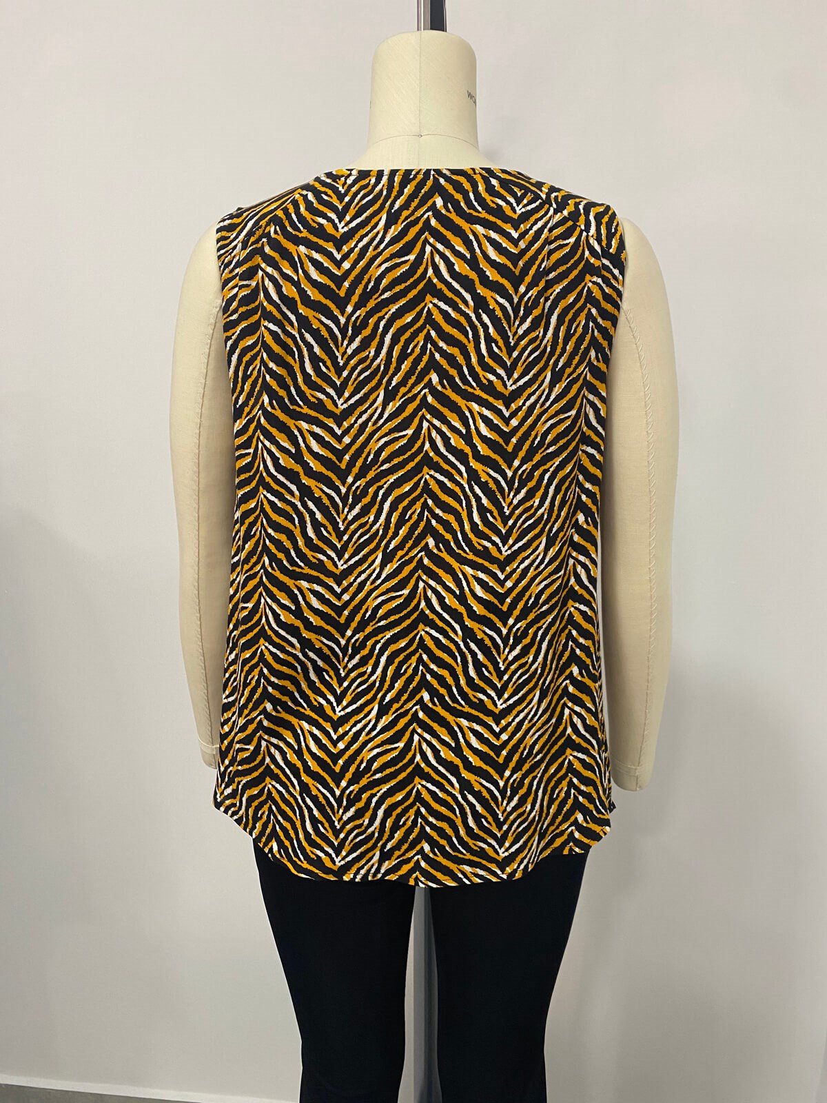 Myline-Önü Bağcıklı Kolsuz Bluz-Büyük Beden Outlet-66531