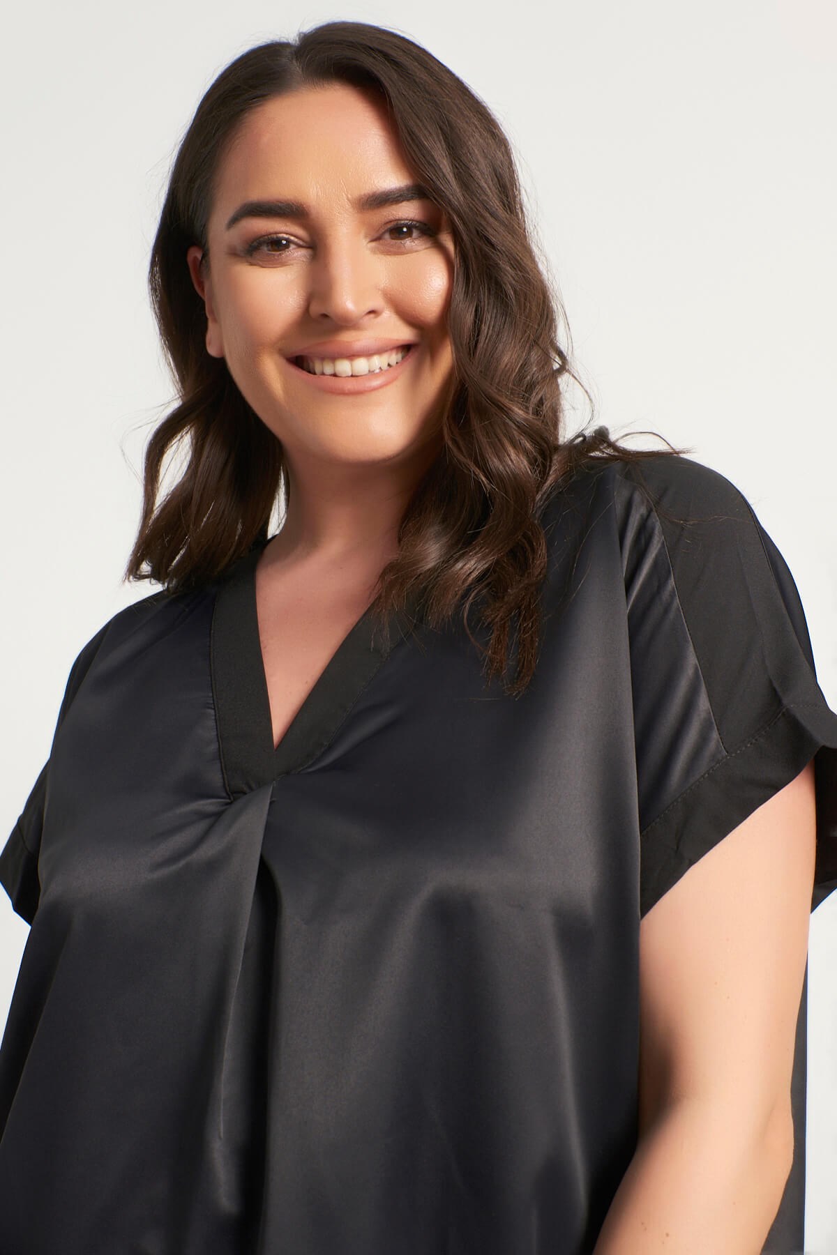 Myline-V-Yakalı Kısa Kollu Saten Bluz-Büyük Beden Bluz-23435-m