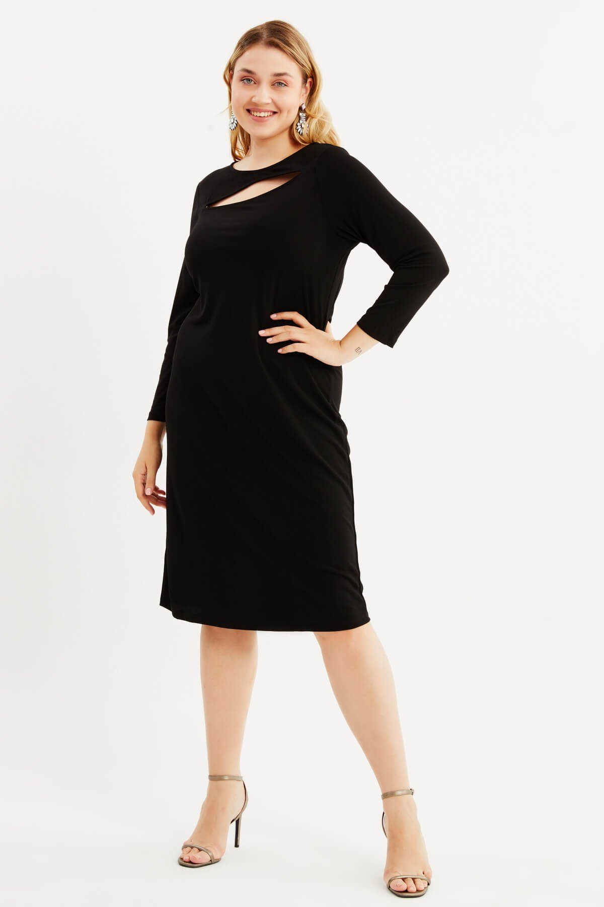 Yaka Detaylı Örme Elbise