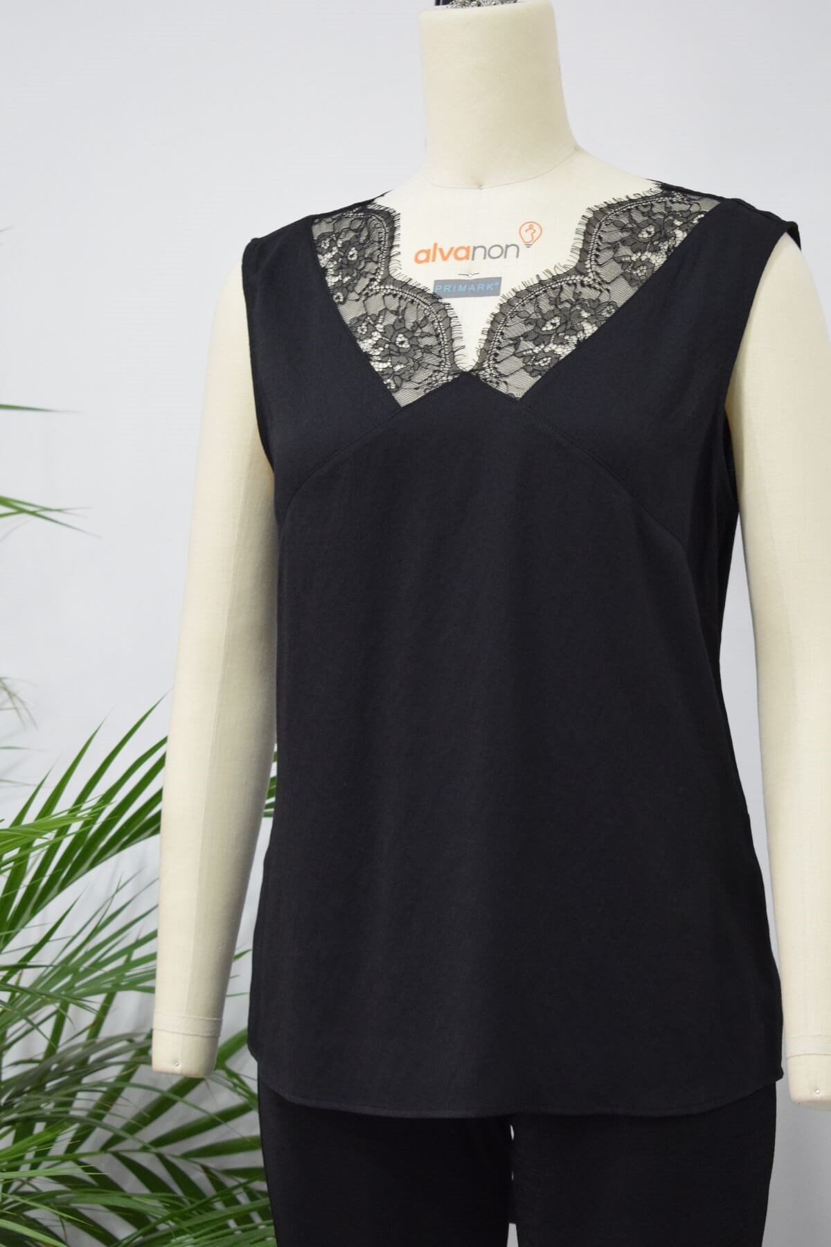 Myline-Yakası Dantel Detaylı Kolsuz Bluz-Büyük Beden Outlet-56201