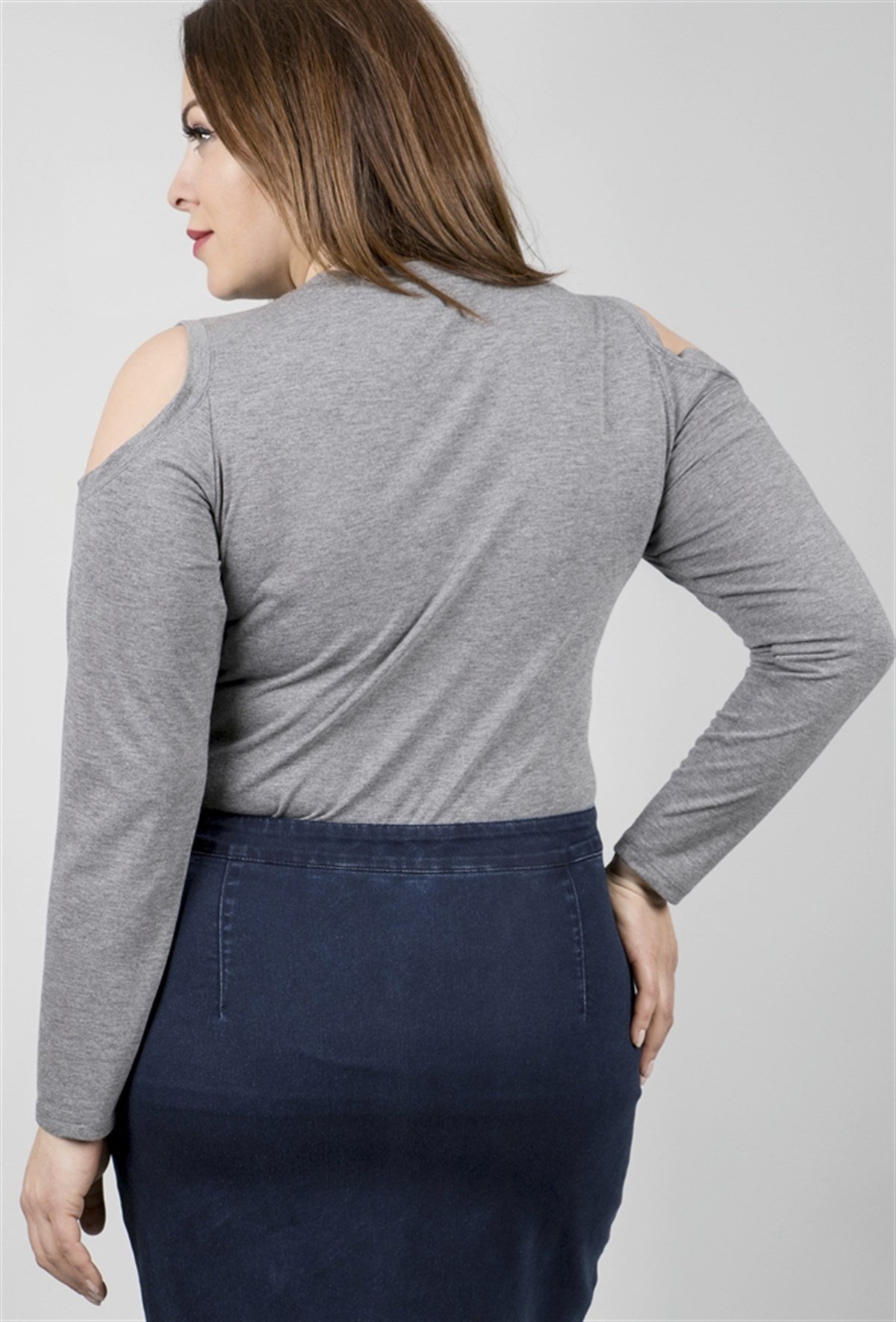 Omuzları Açık Kolyeli Uzun Kol BluzMYLINE23631-m