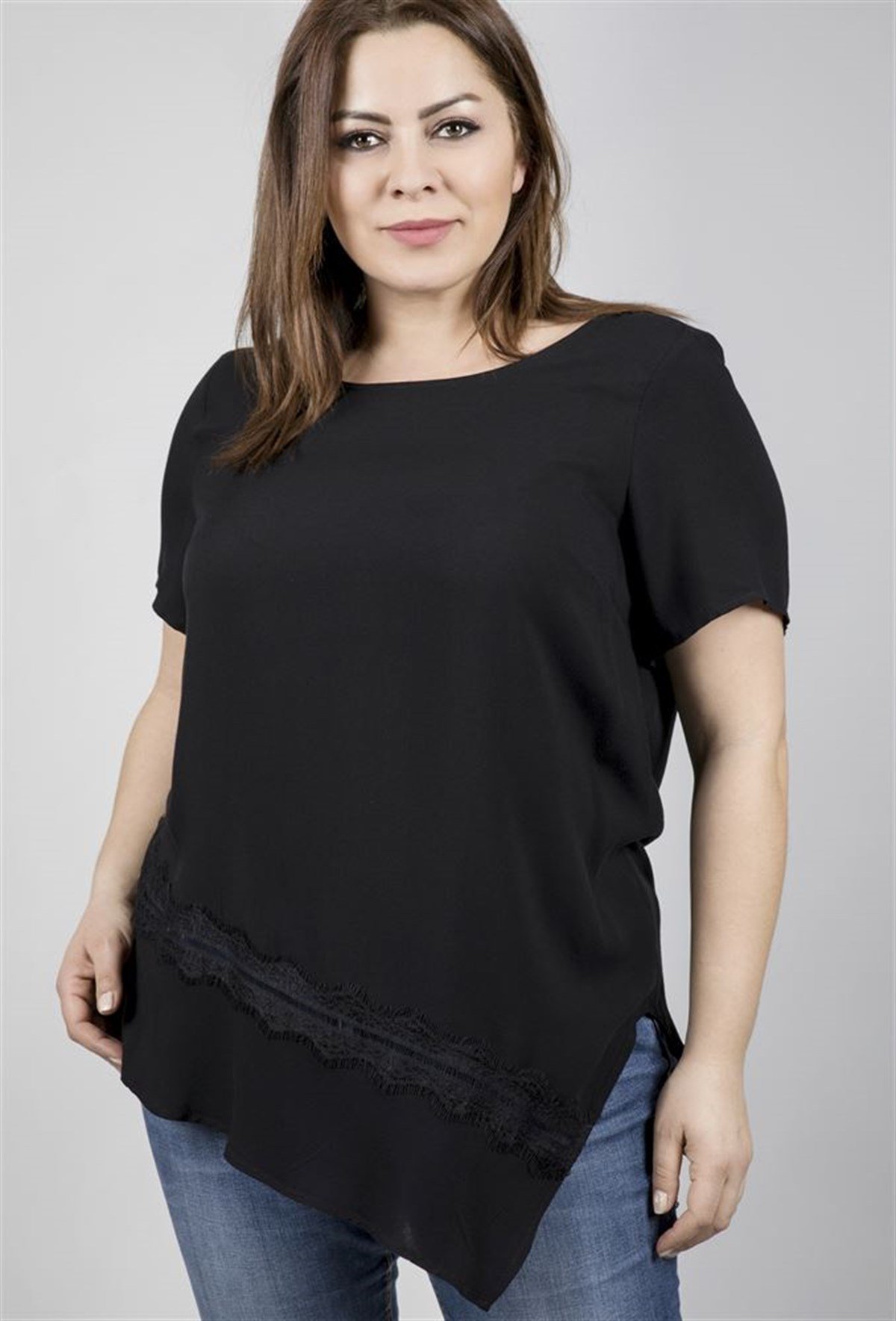 Önü Dantel Detaylı Tişört