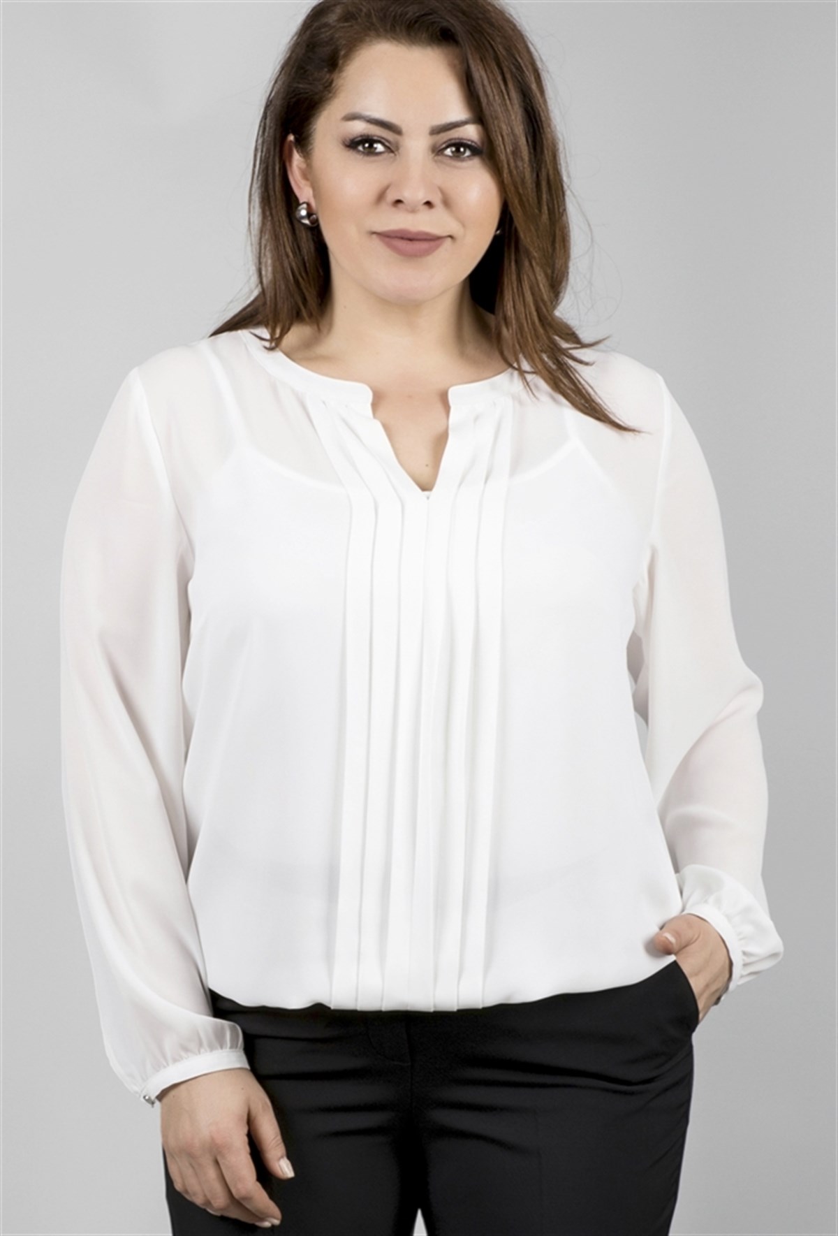 Uzun Kollu Önü Pile Detaylı Beyaz Krep BluzMYLINE23470-m